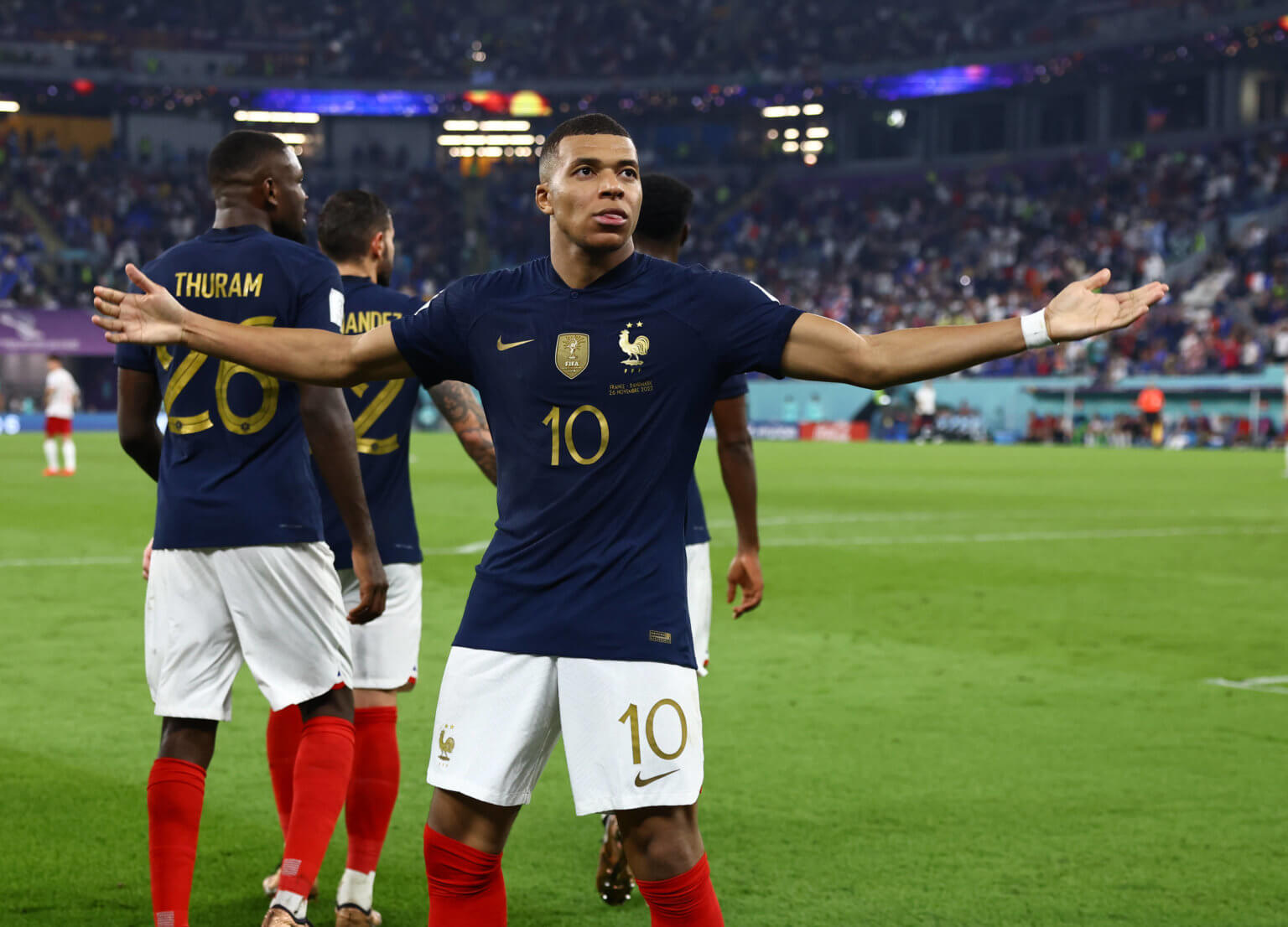 Mbappé marca duas vezes França vence a Dinamarca e vai às oitavas da