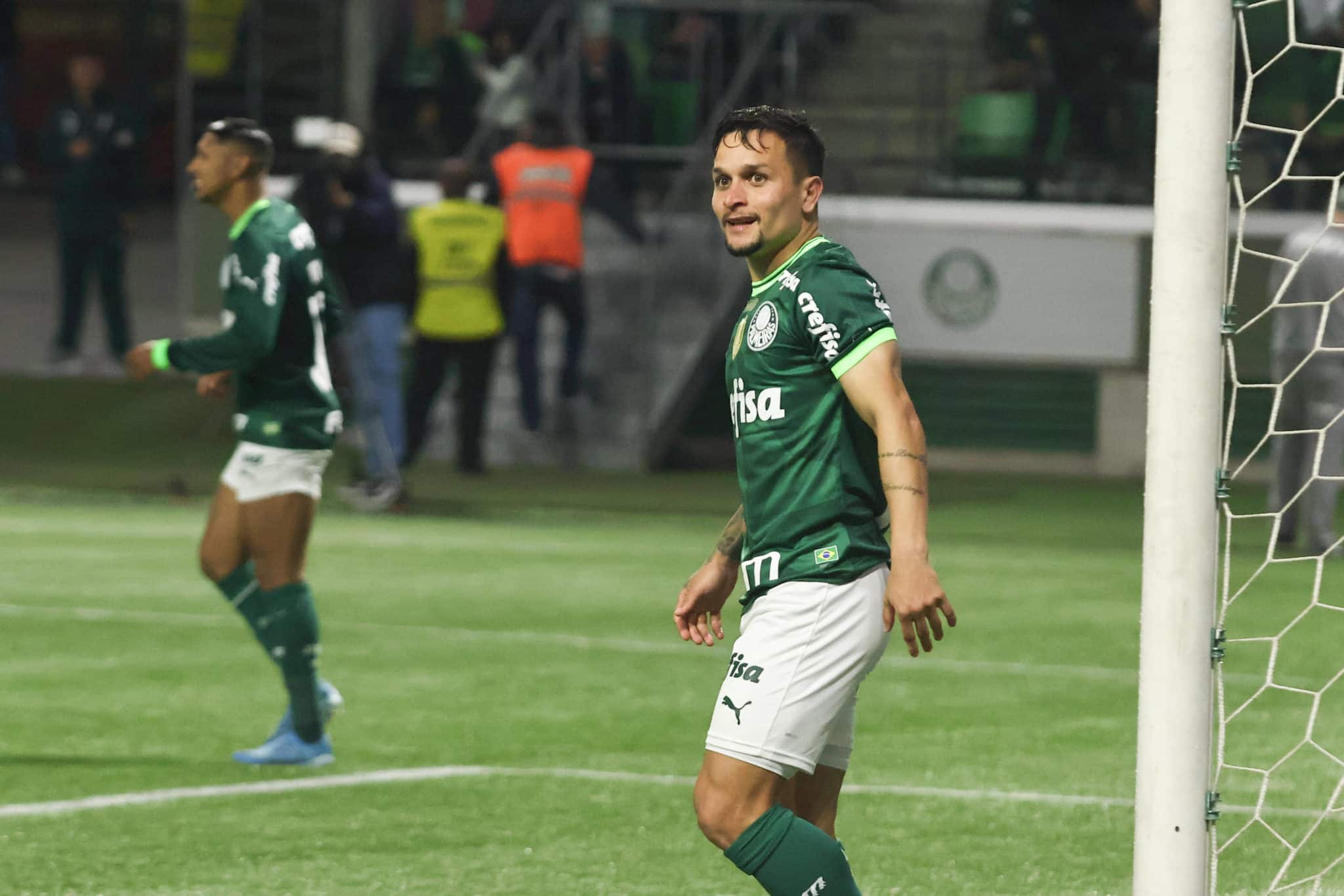 Palmeiras vai faturar quase R 120 milhões as vendas de Artur e