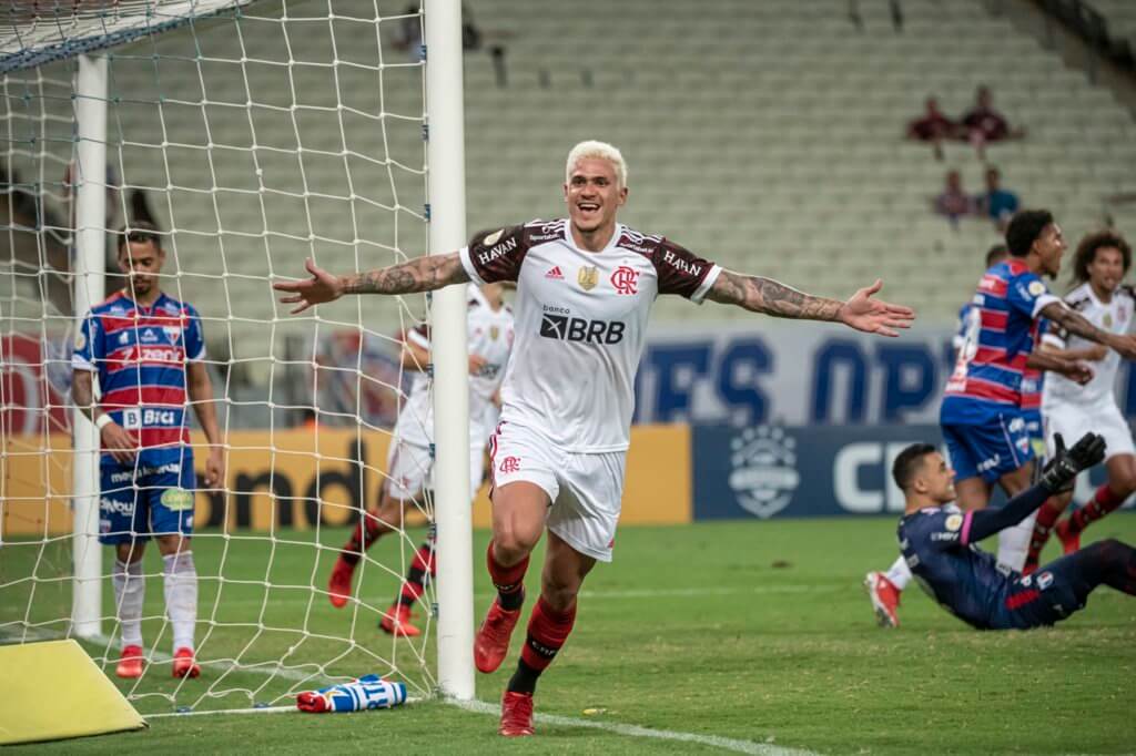 Pedro comemora o gol pelo Flamengo
