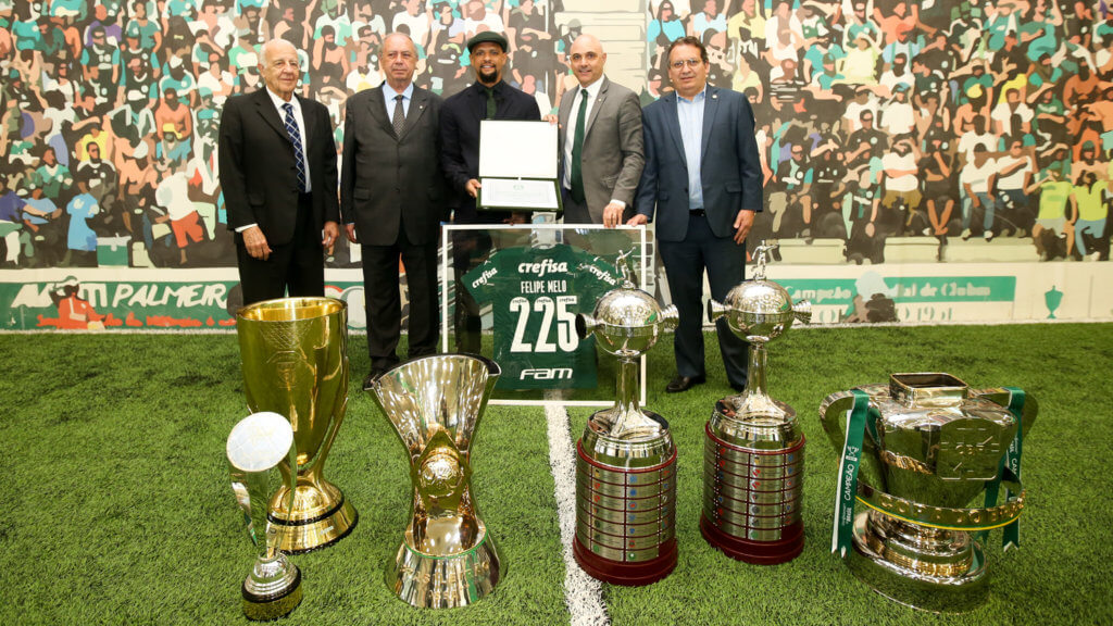 Felipe Melo foi homenageado na despedida do Palmeiras