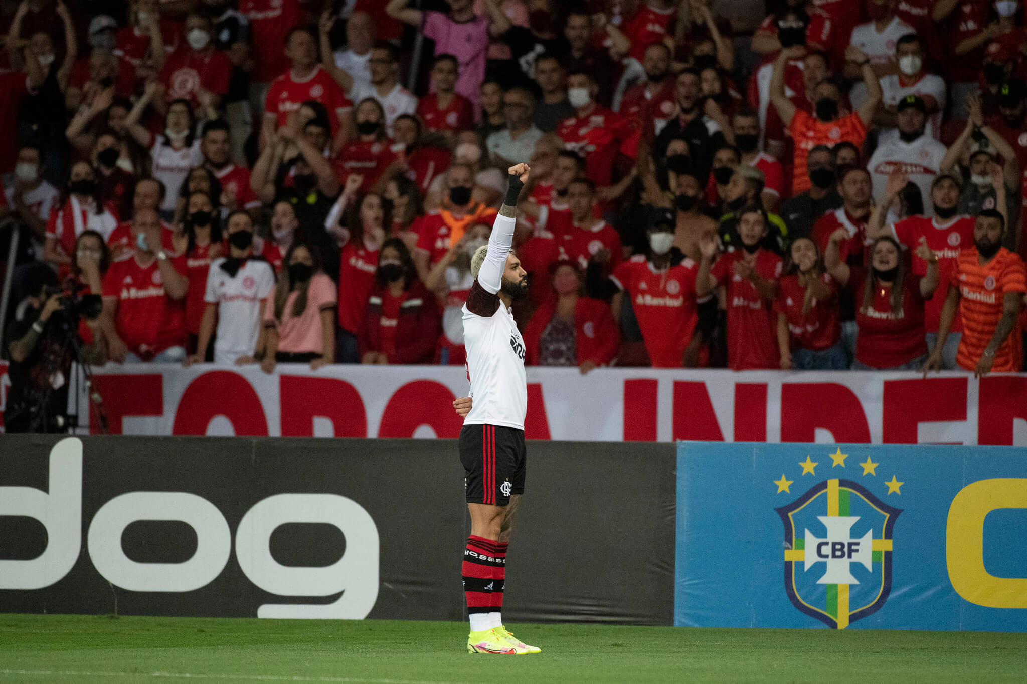 Gabigol fica no Flamengo na temporada 2022