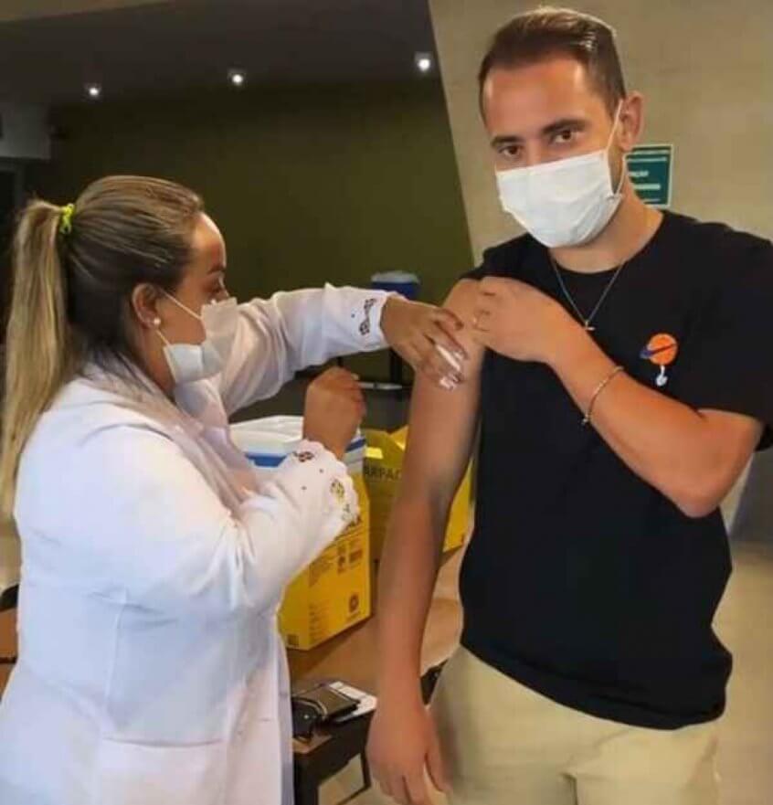 Everton Ribeiro, do Flamengo, incentiva a vacinação
