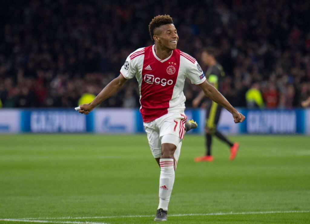David Neres vai trocar o Ajax pelo Shakhtar
