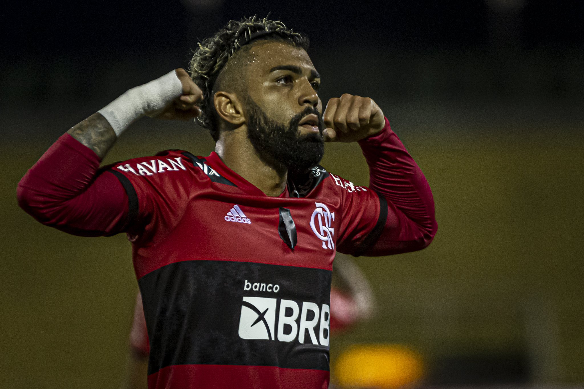 Gabigol comemora o seu golaço pelo Flamengo