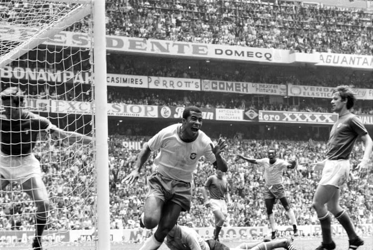 Jairzinho comemora o gol na final da Copa de 70, contra a Itália