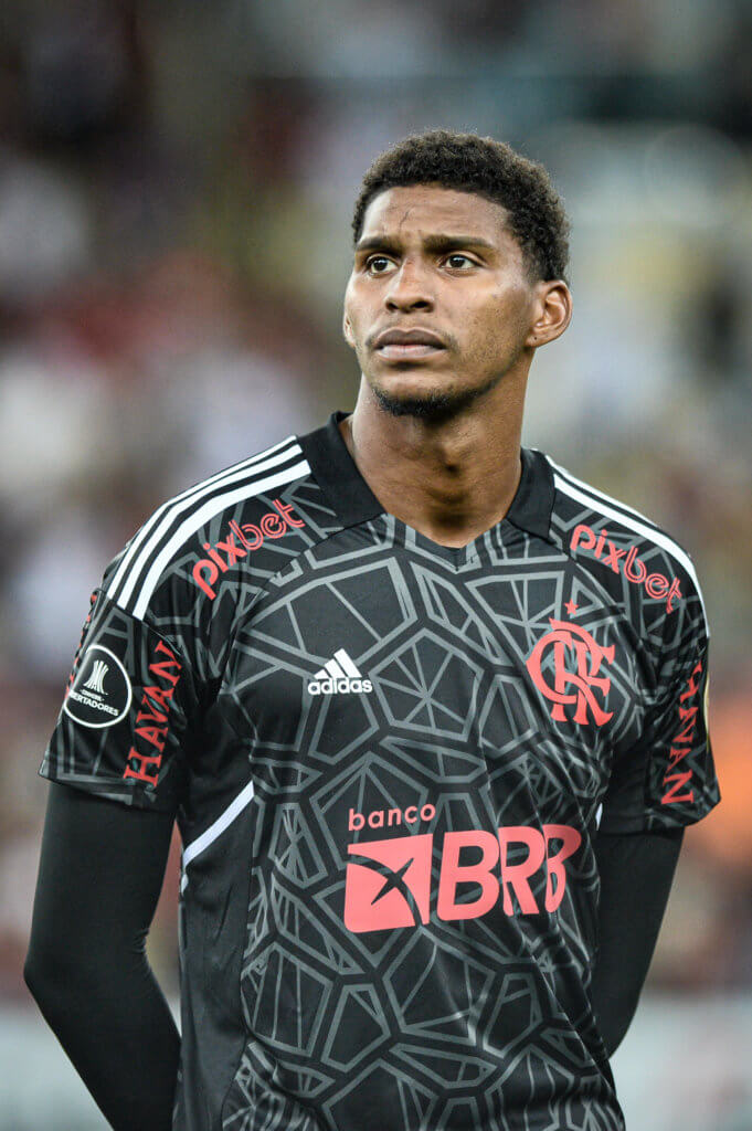 Hugo Souza pode trocar o Flamengo pelo PSV, da Holanda