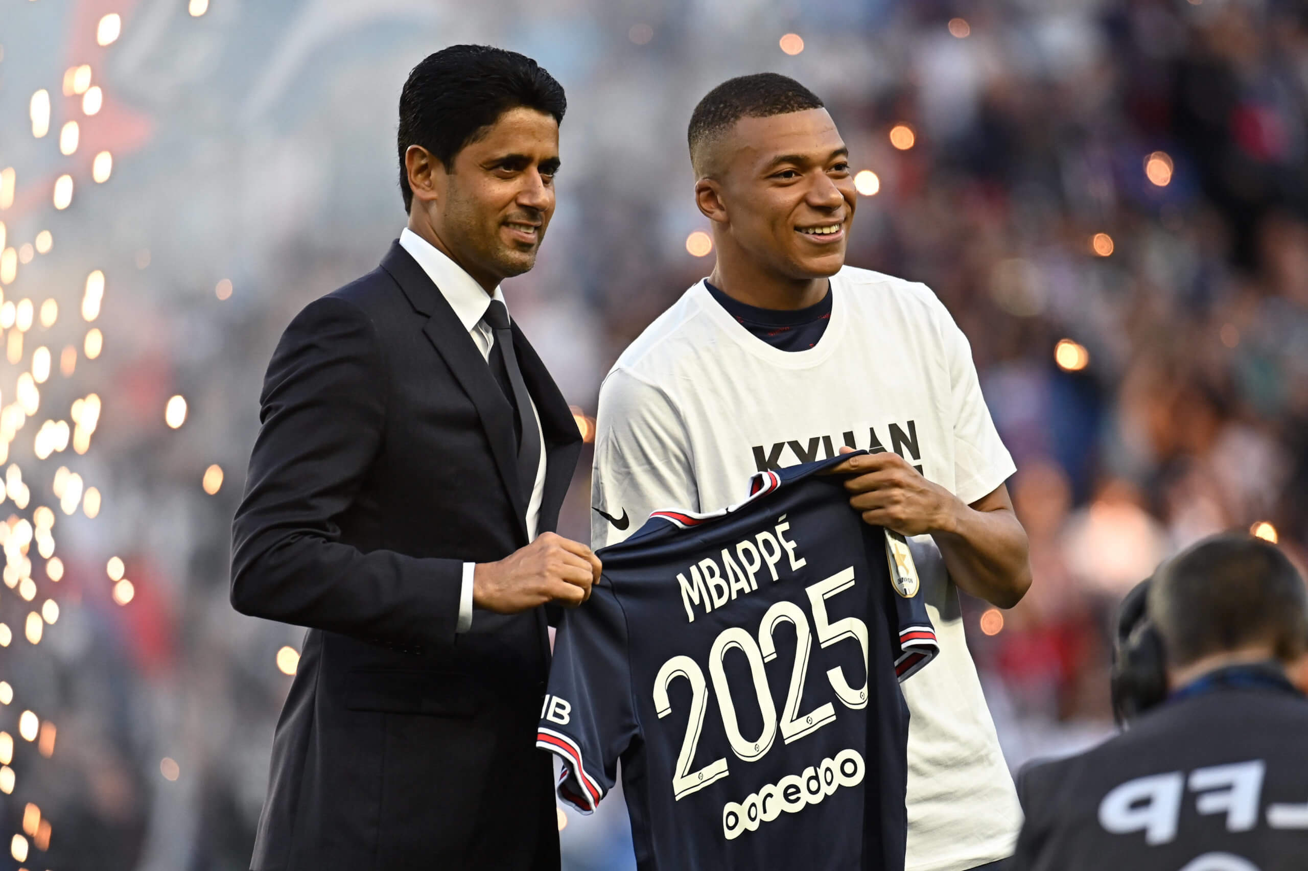 Mbappé renovou contrato com o PSG até 2025