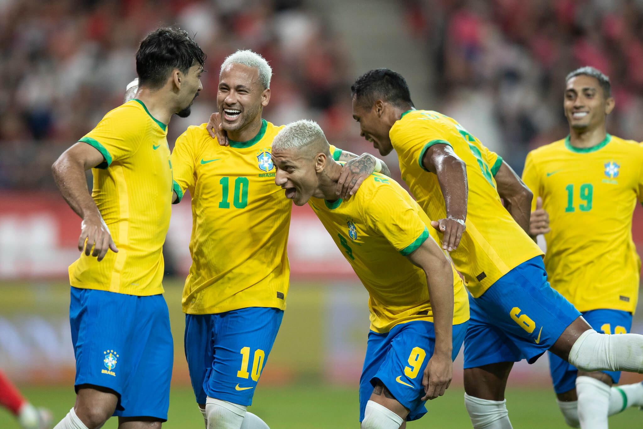 Paquetá, Neymar, Richarlison e Alex Sandro comemoram