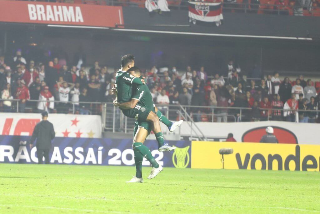 Jogadores do Palmeiras comemoram a grande vitória sobre o São Paulo