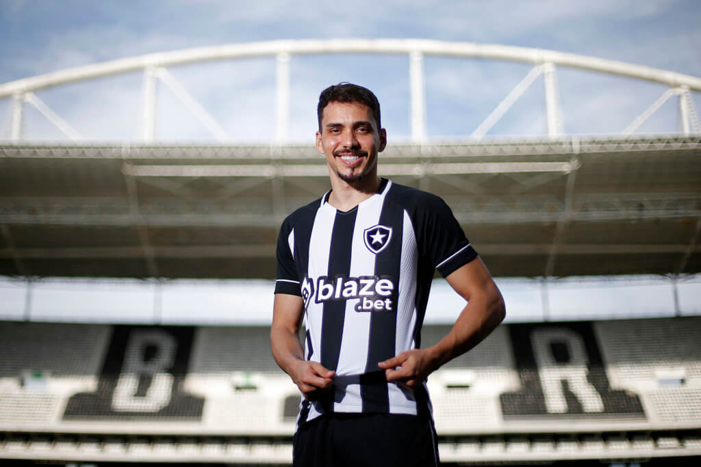 Carlos Eduardo é o mais novo reforço do Botafogo