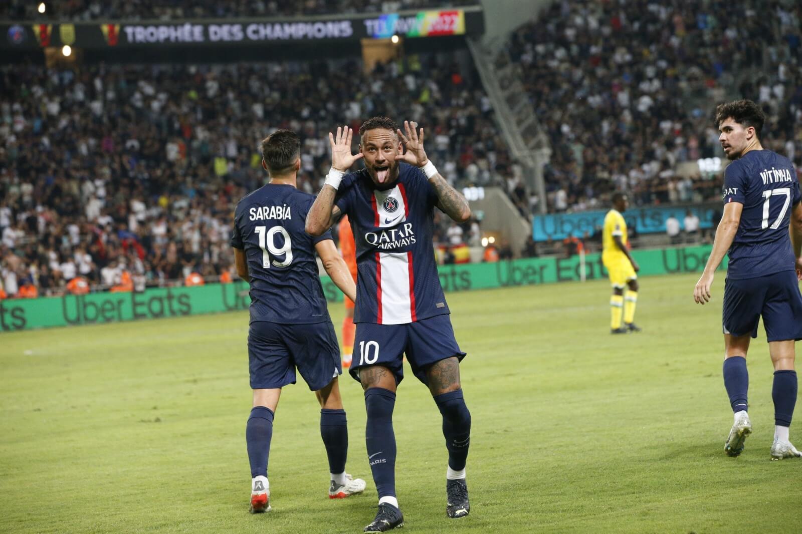 Neymar comemora mais um gol com a camisa do PSG