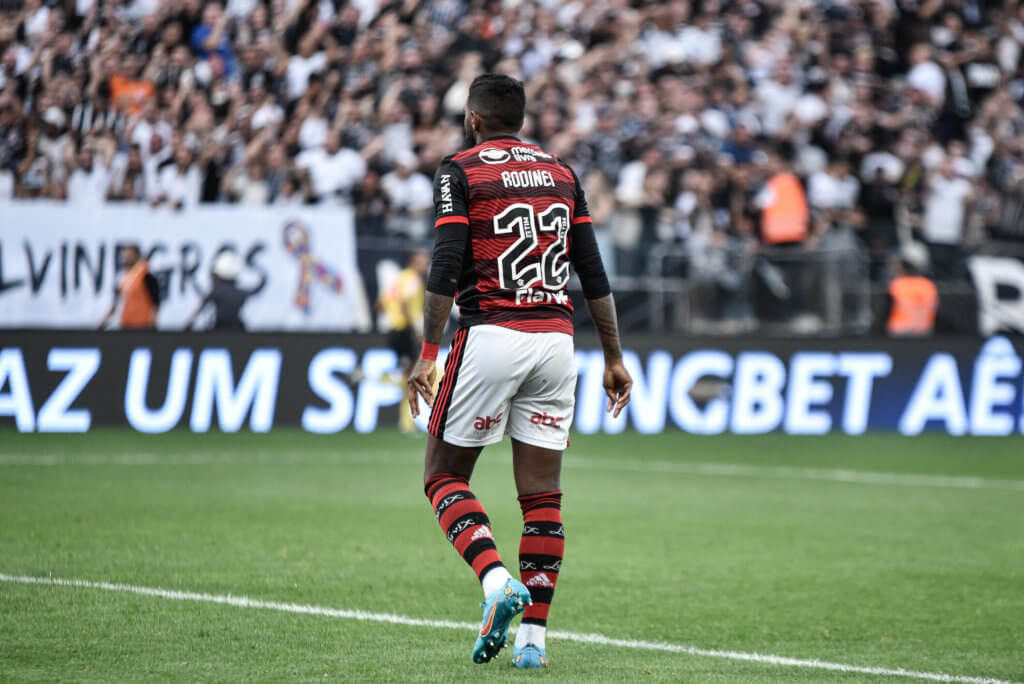 Rodinei marcou um gol contra e o Flamengo saiu derrotado