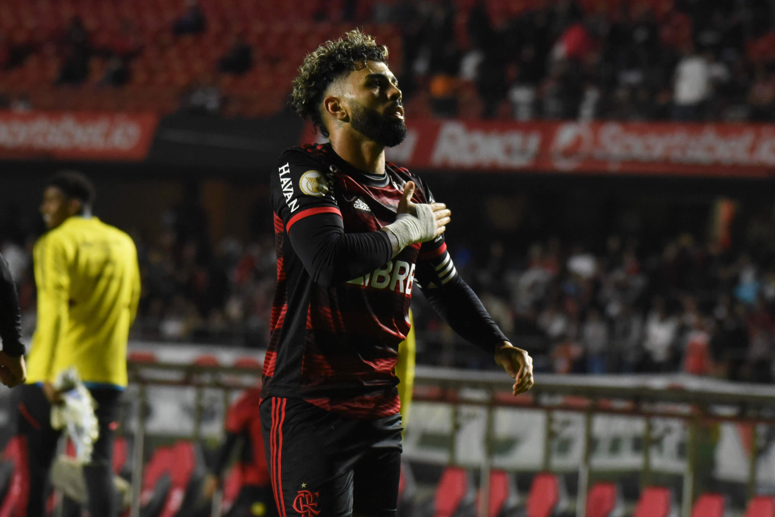 Gabigol comemora o seu gol de número 126 com a camisa do Flamengo