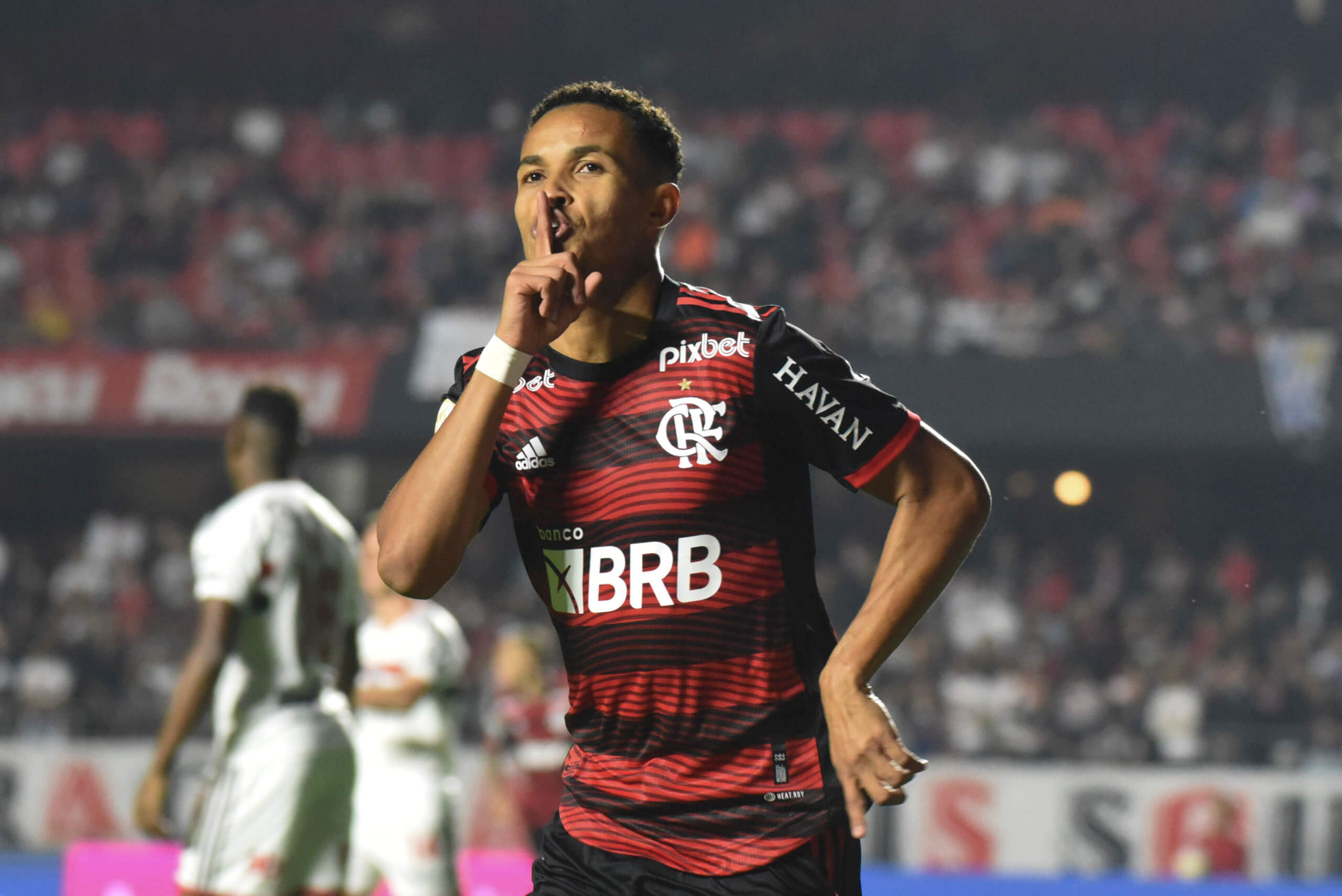 Lázaro vem fazendo uma boa temporada pelo Flamengo