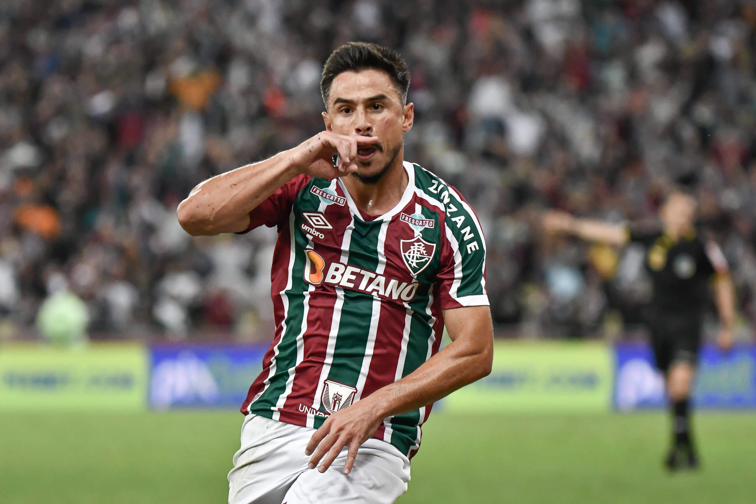 Willian Bigode marcou dois gols para o Fluminense
