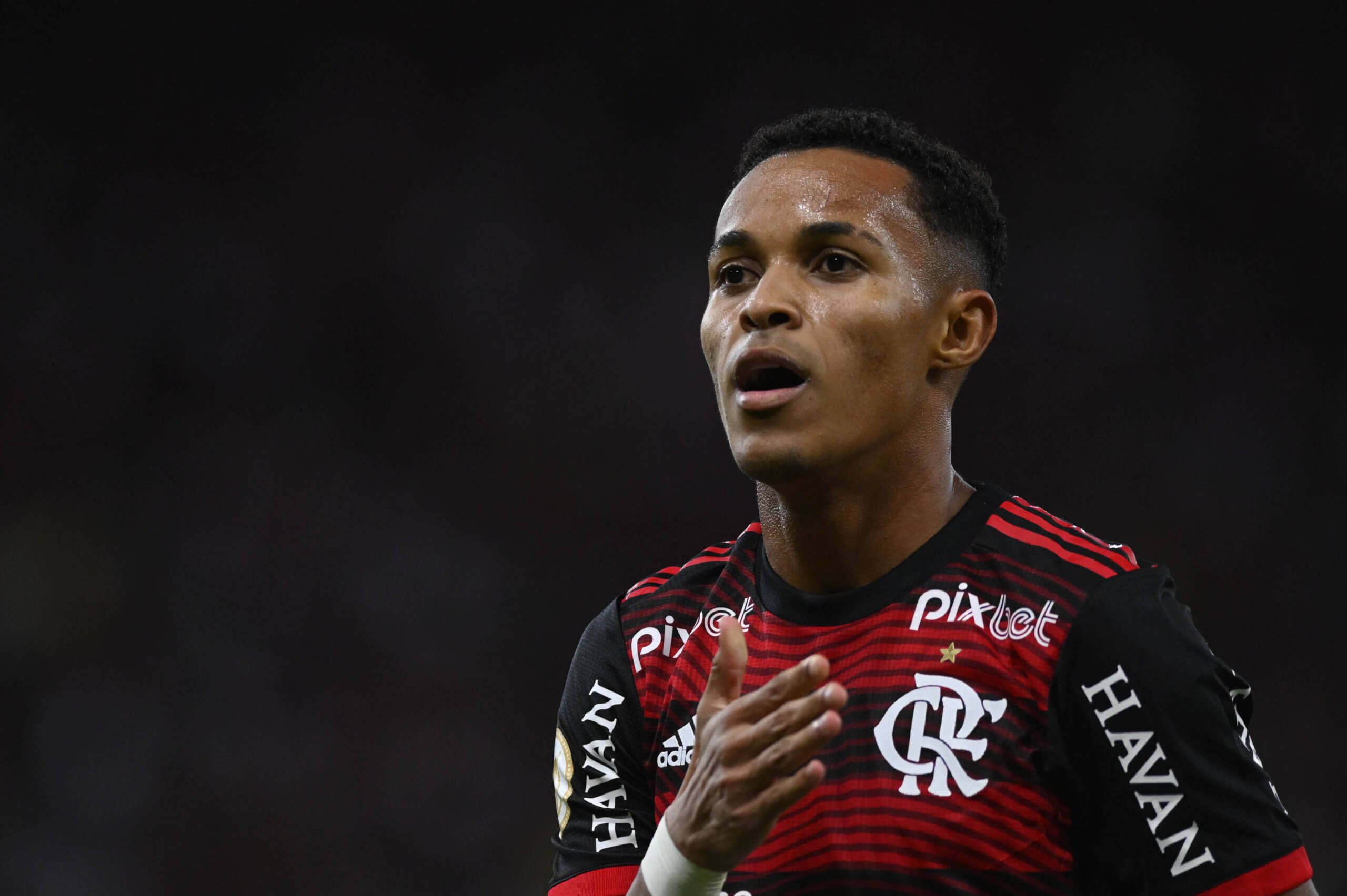 Lázaro vai trocar o Flamengo pelo Almería, da Espanha