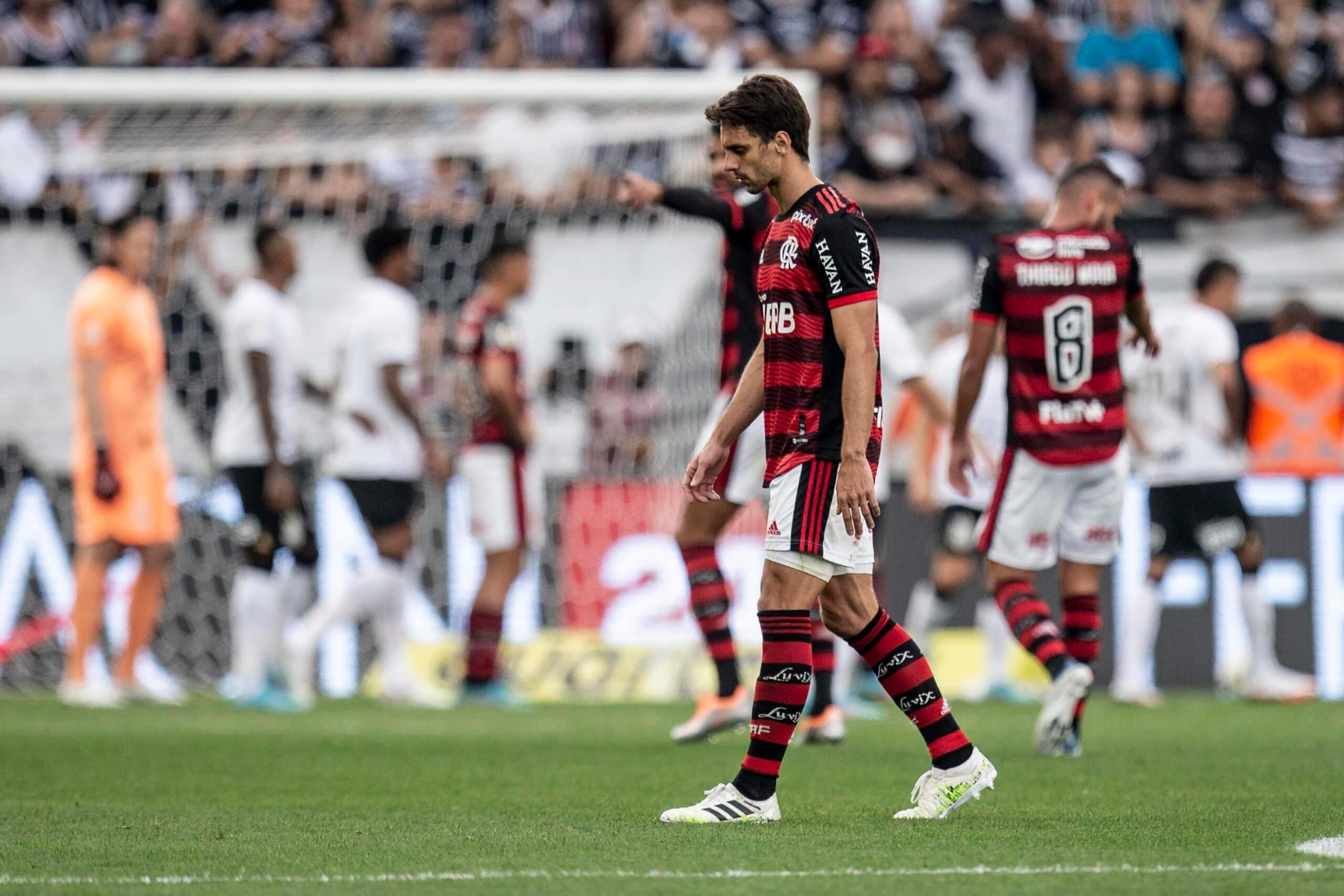 Rodrigo Caio se machucou na partida contra o Corinthians, pelo Brasileirão