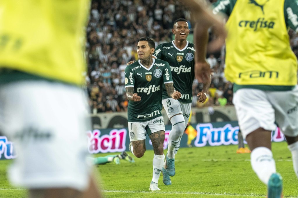 Dudu comemora o seu gol contra o Botafogo