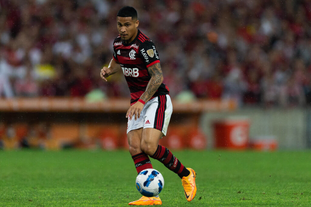 João Gomes em ação pelo Flamengo