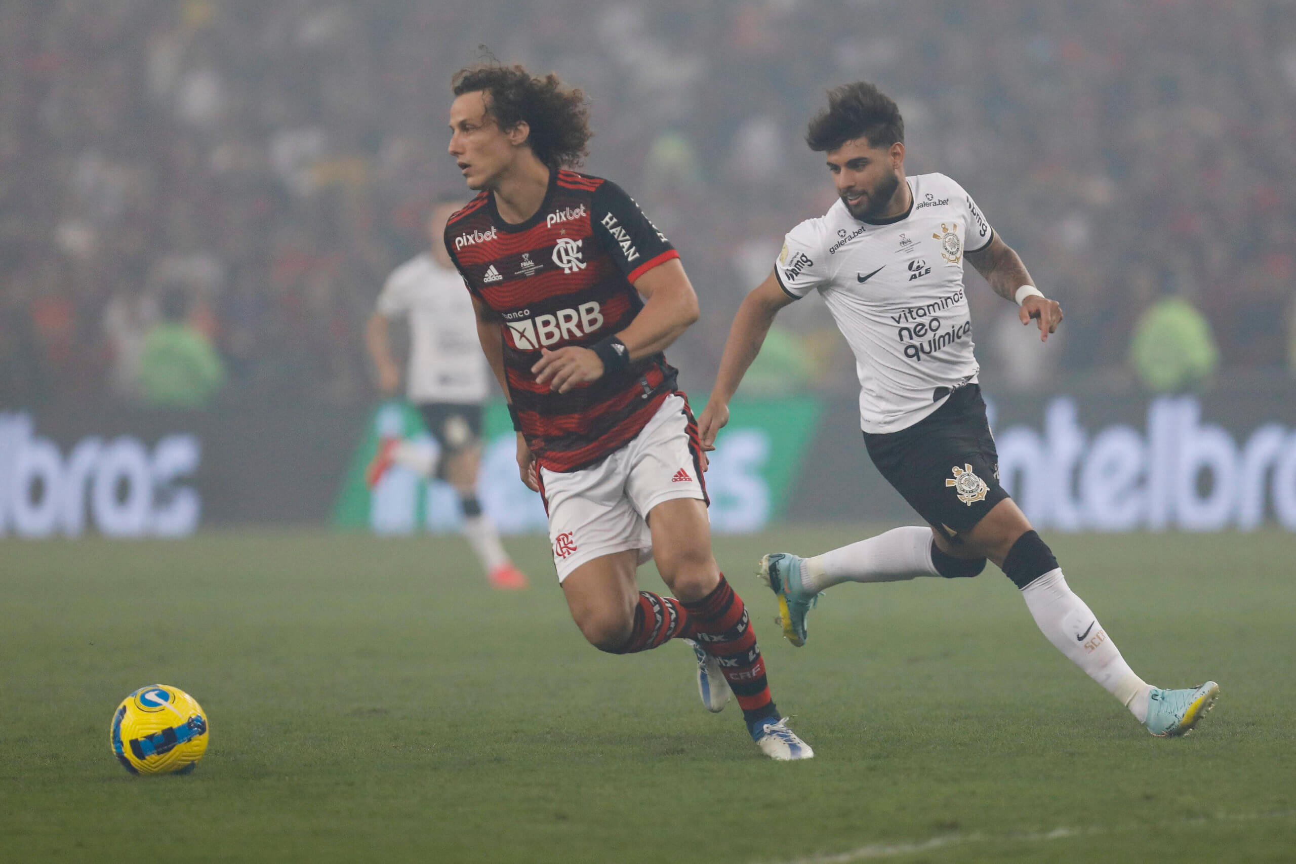 David Luiz vai renovar contrato com o Flamengo
