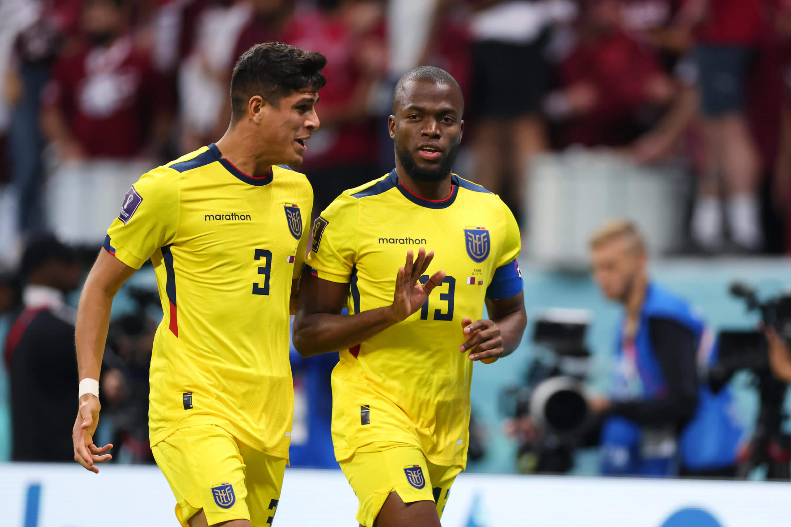 Enner Valencia comemora um dos seus gols contra o Qatar