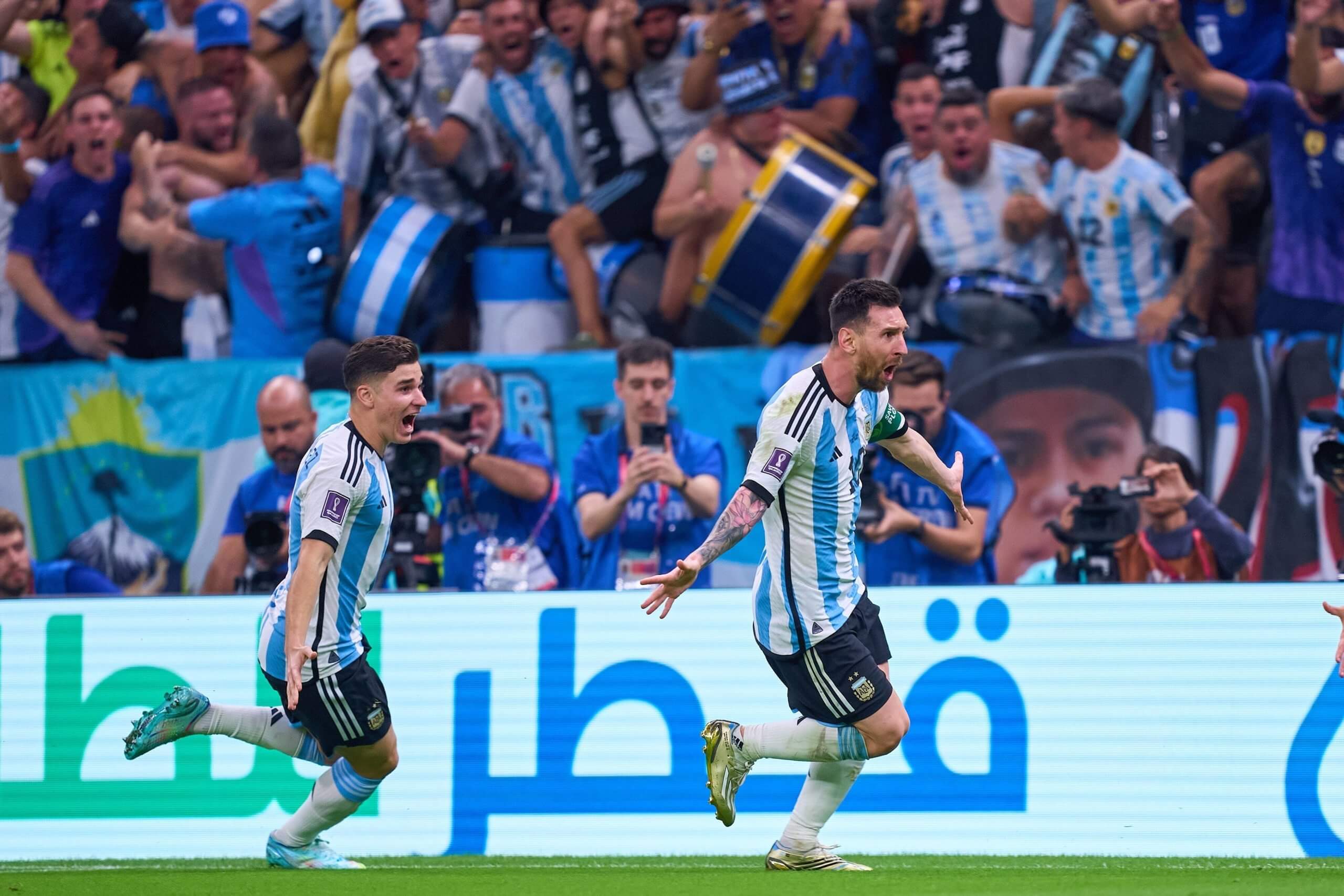 Messi comemora o seu golaço sobre o México