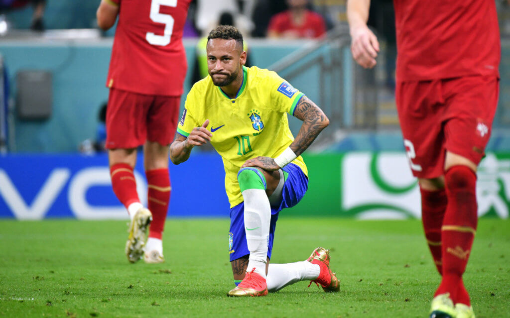 Neymar se machucou contra a Sérvia
