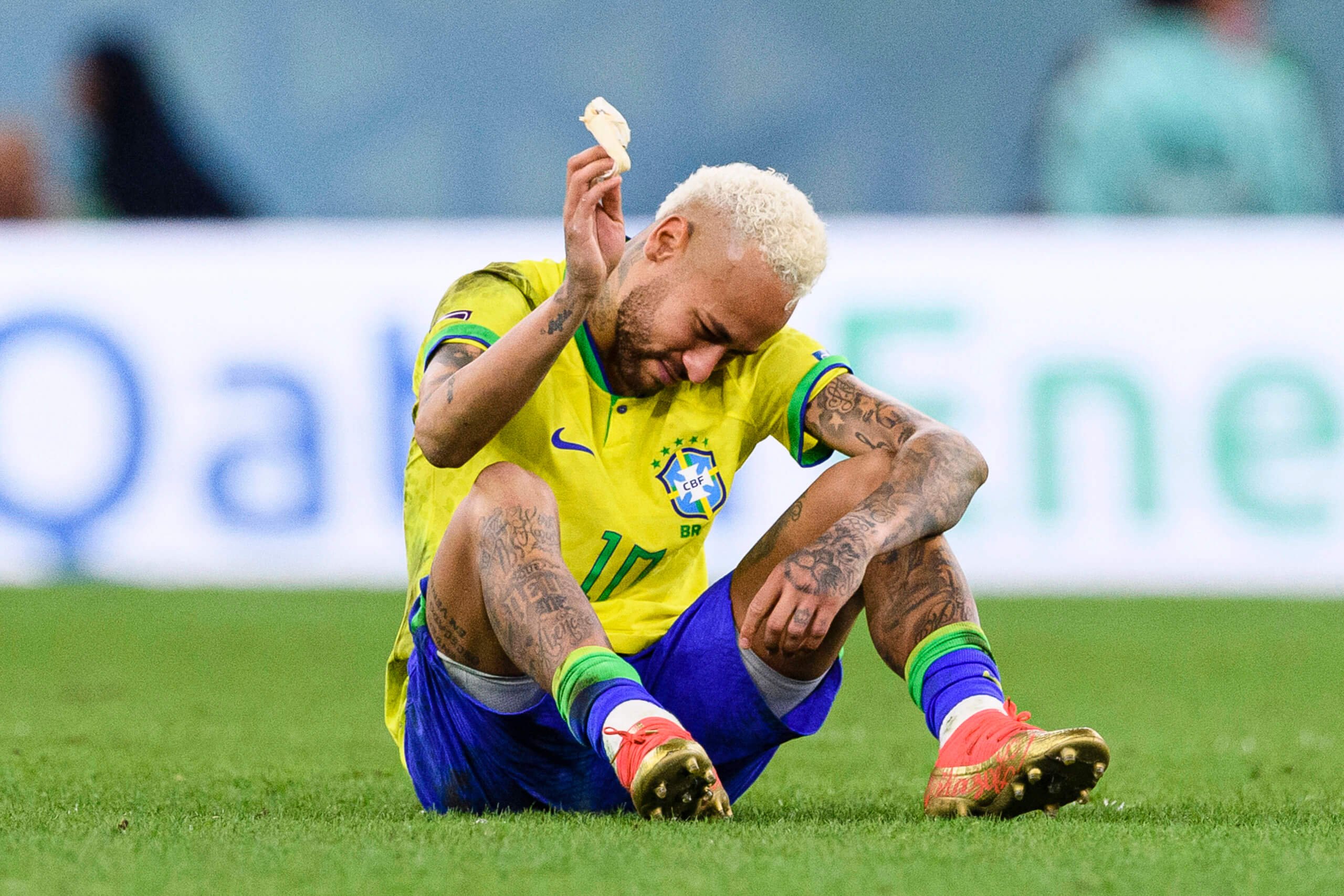 Neymar chora após eliminação do Brasil para a Croácia