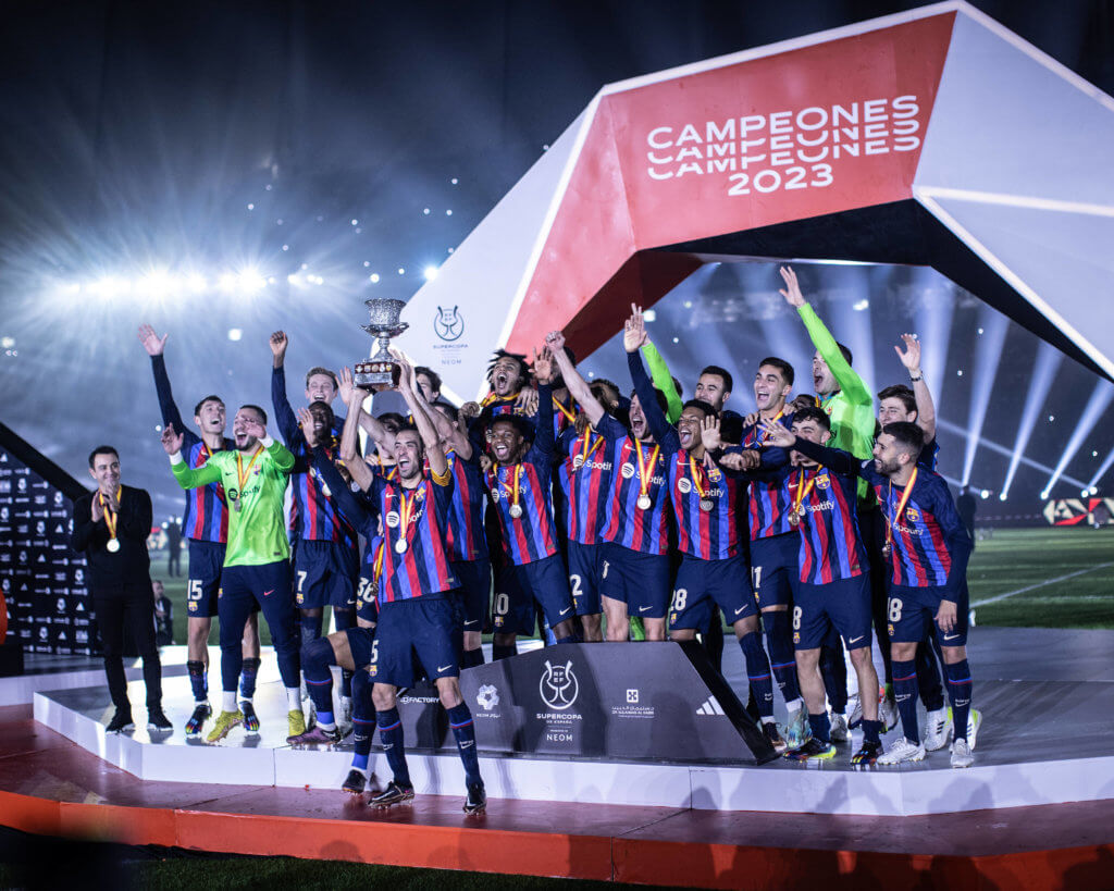 Barcelona comemora o título da Supercopa da Espanha