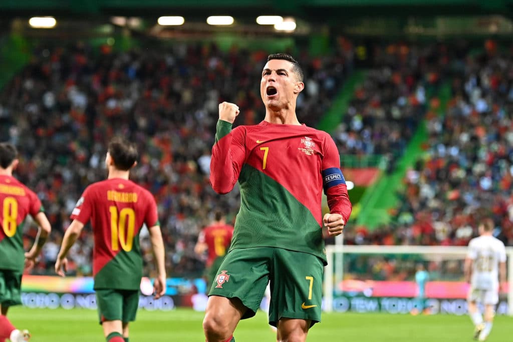 Cristiano Ronaldo marcou dois gols na goleada de Portugal