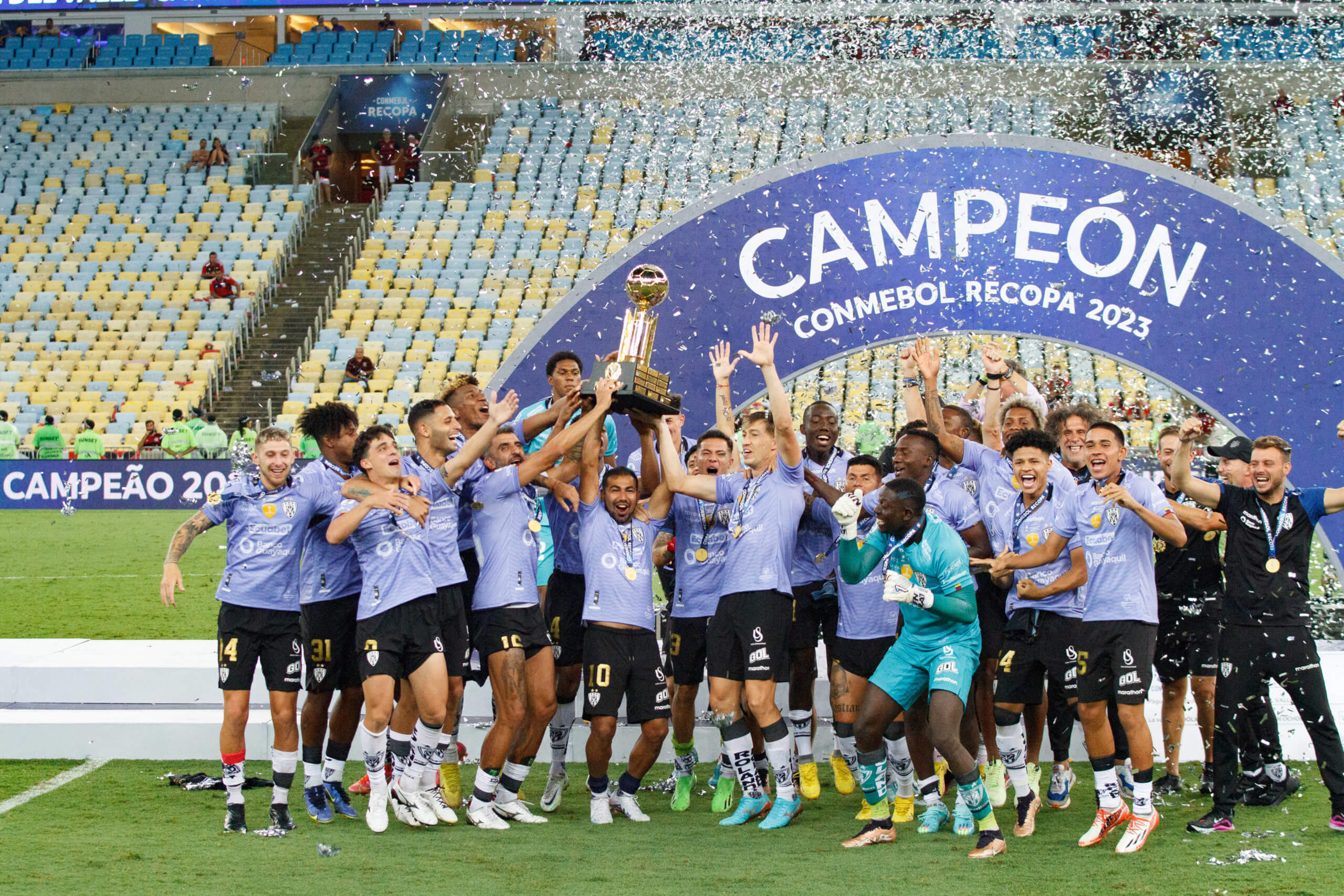 Del Valle levanta a taça da Recopa