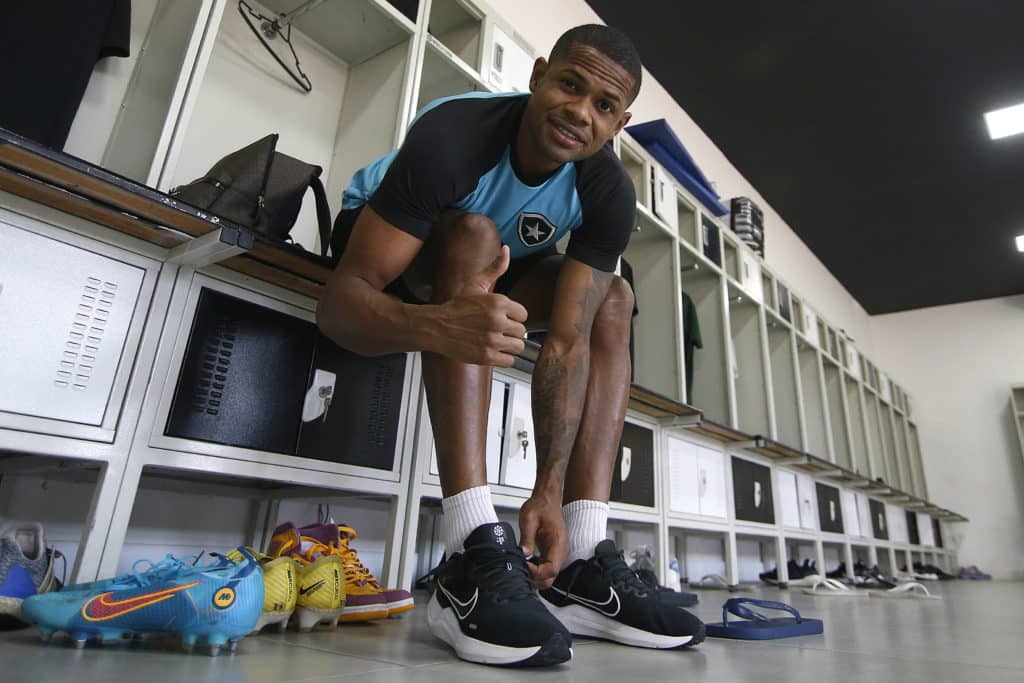 Júnior Santos está de volta ao Botafogo
