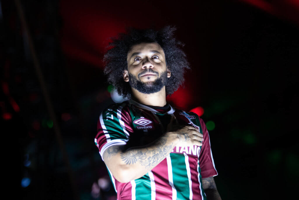 Marcelo é apresentado pelo Fluminense no Maracanã