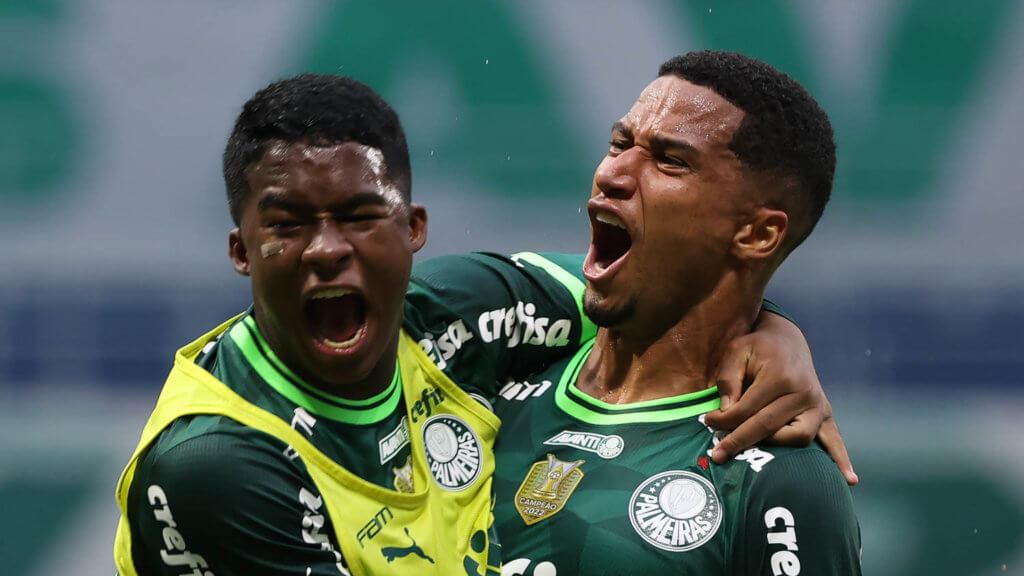 Murilo, à direita, marcou o gol da vitória do Palmeiras