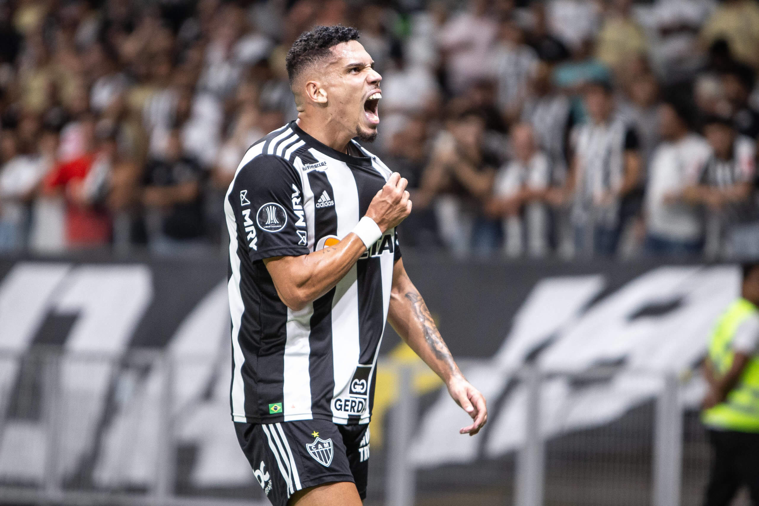 Paulinho comemora o seu gol na Libertadores