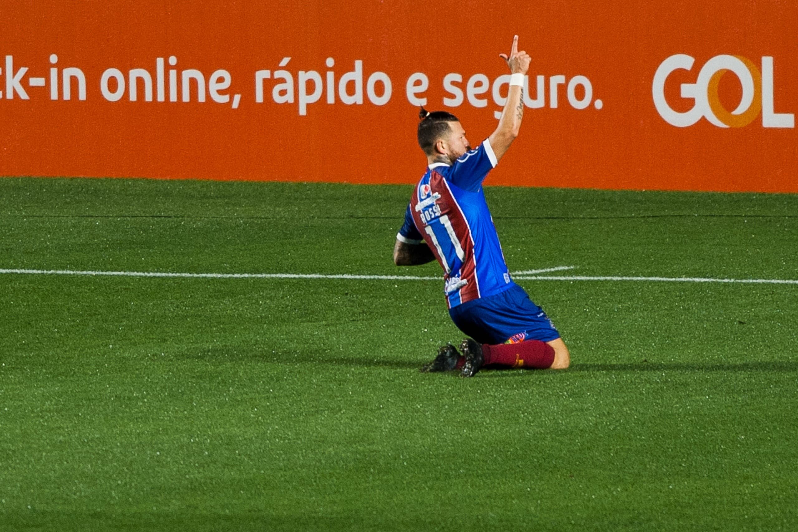 Rossi do Bahia celebrates a goal during a match between São Paulo FC x Bahia