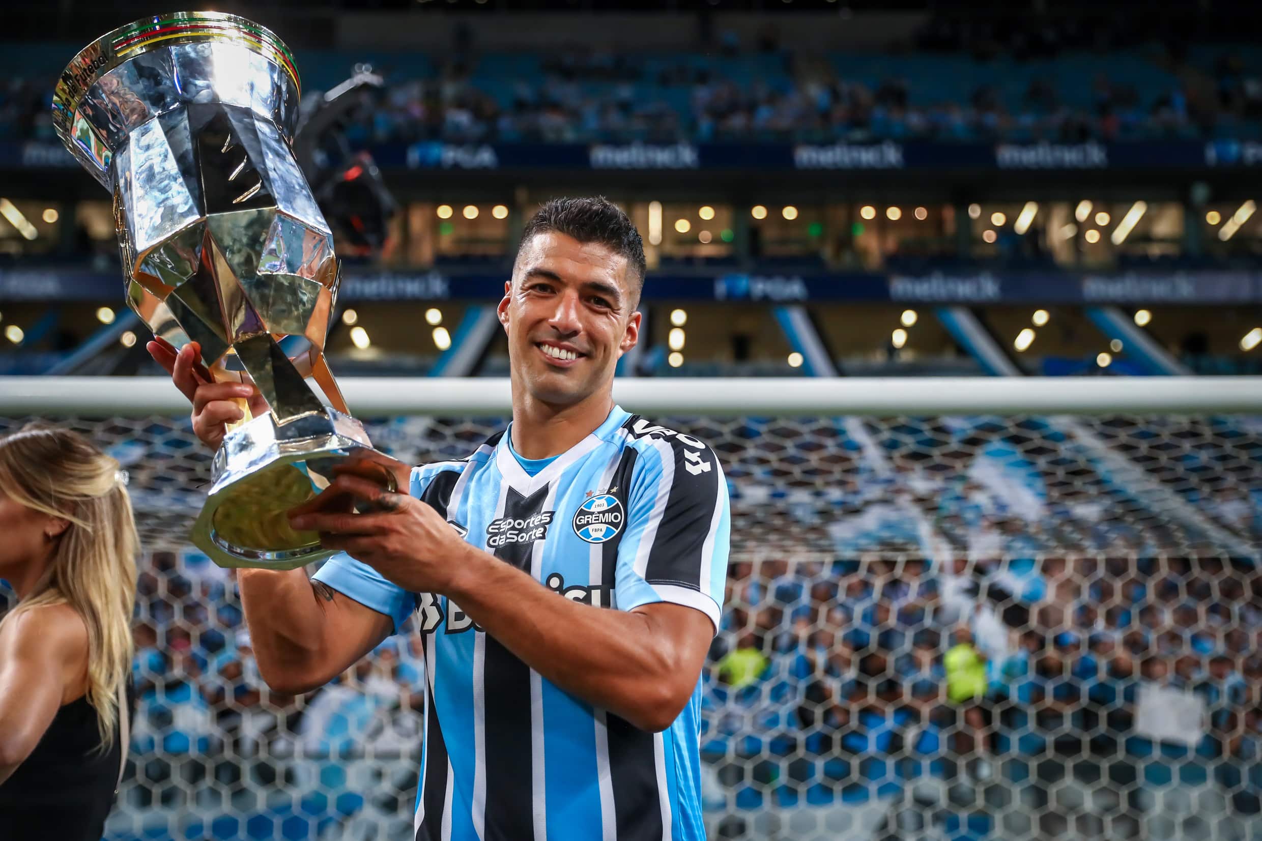 Luisito Suárez comemora mais um título com a camisa do Grêmio