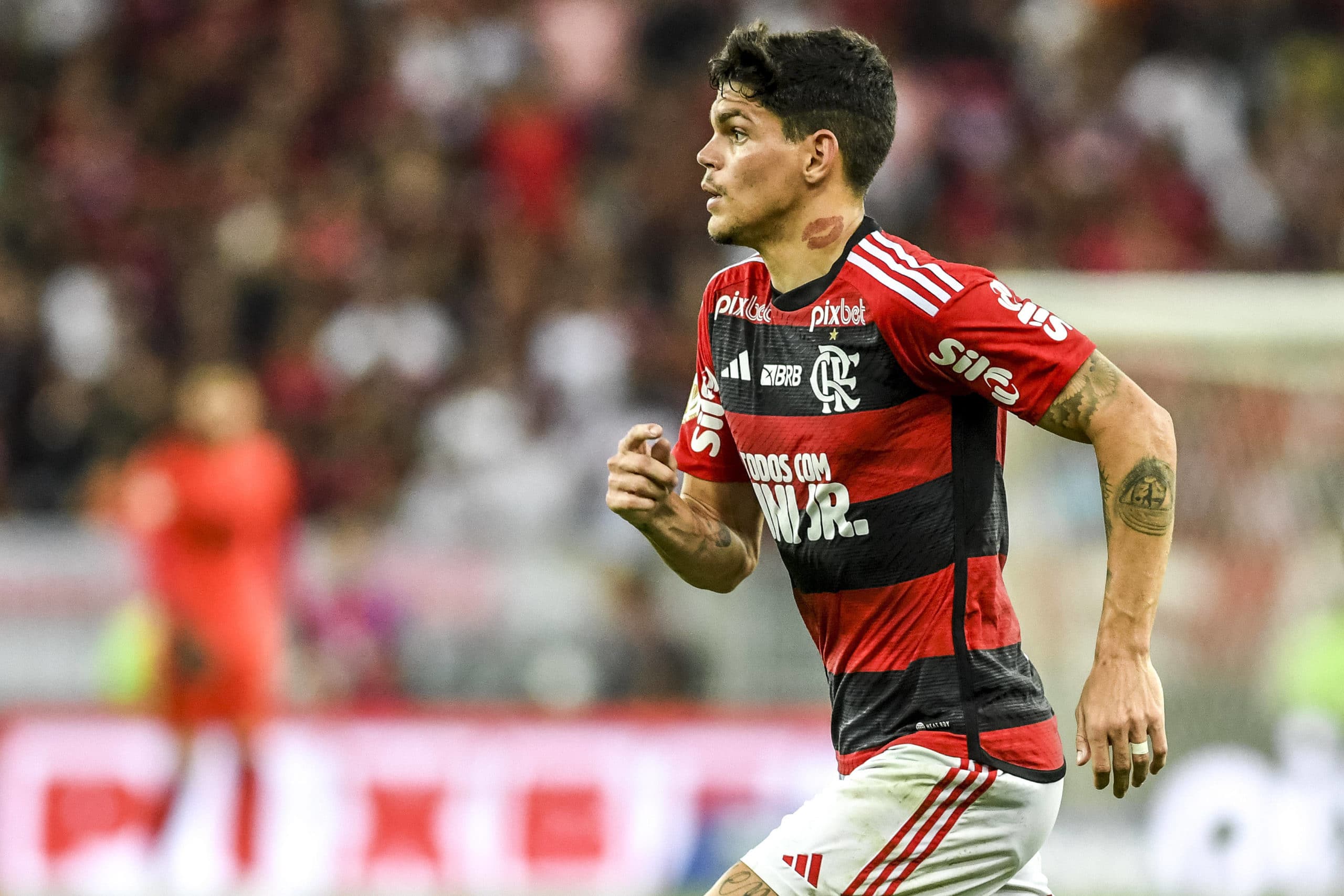 Ayrton Lucas vem fazendo boa temporada pelo Flamengo