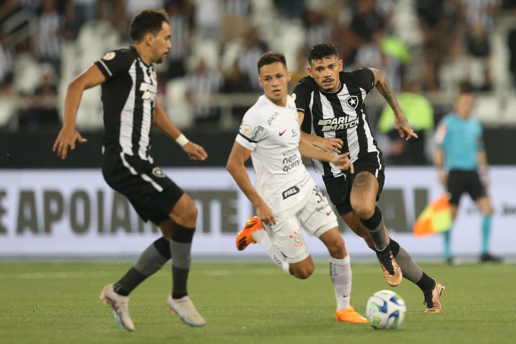 Tiquinho e Eduardo marcaram os gols do Botafogo