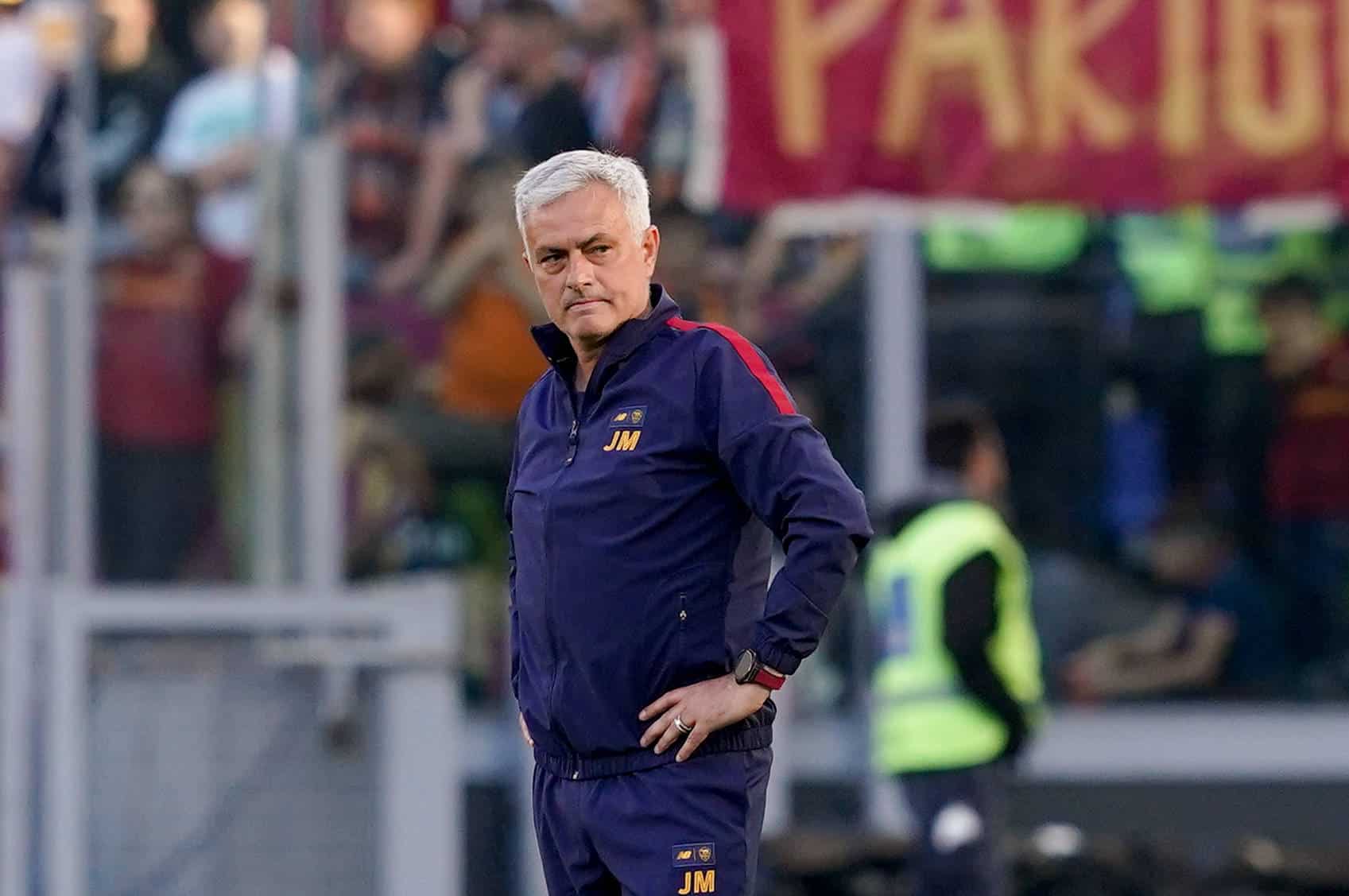 Mourinho deve trocar a Roma pelo PSG