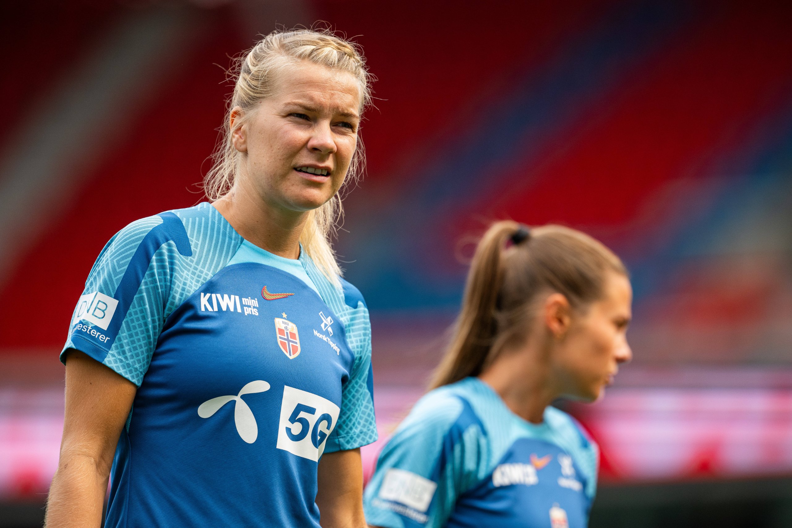 Ada Hegerberg, da seleção norueguesa de futebol feminino, durante uma sessão de treinamento em 27 de junho de 2023 em Oslo