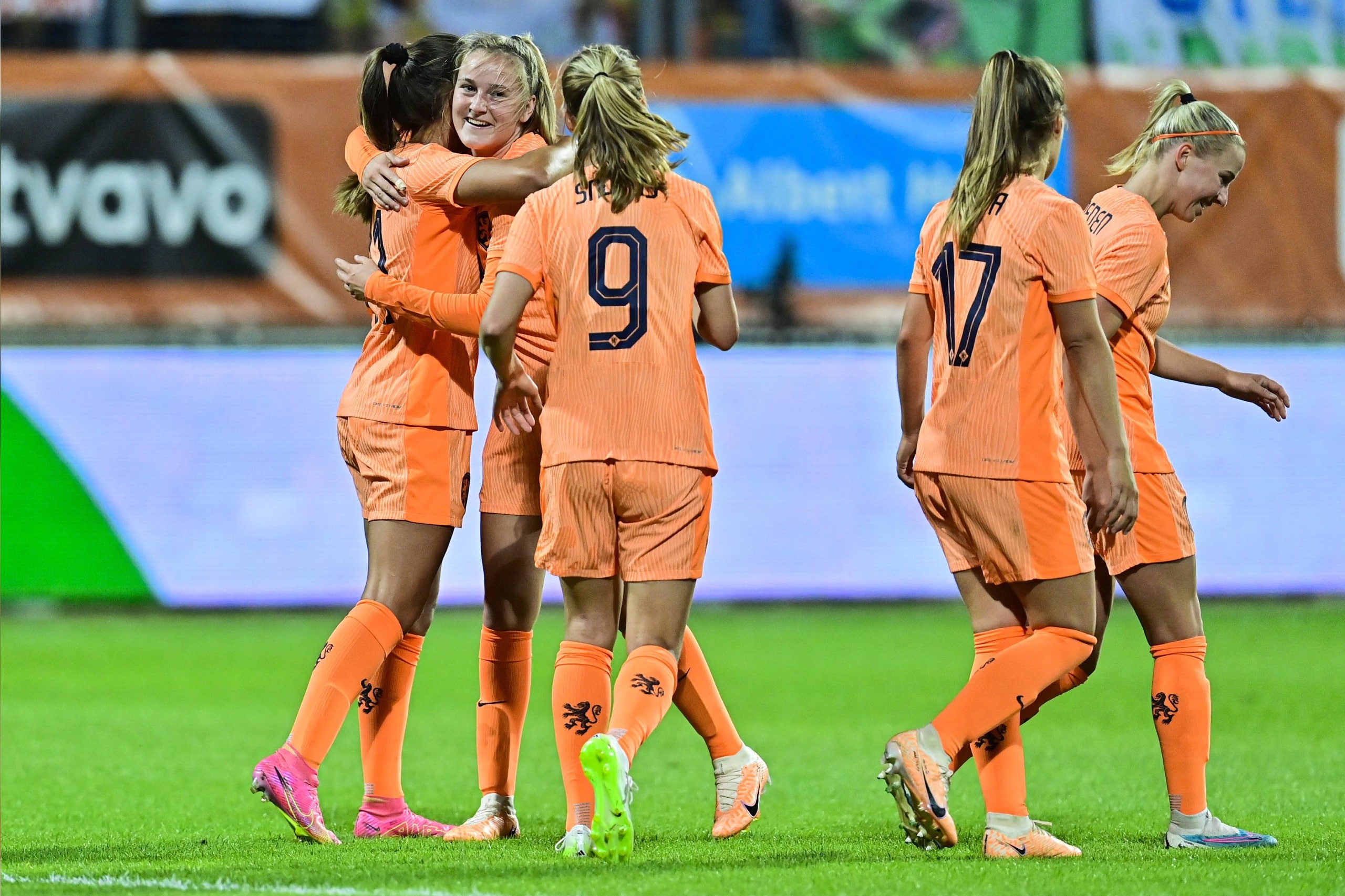 Jogador holandês Wieke Kaptein comemora o 5-0 durante a partida Holanda-Bélgica.