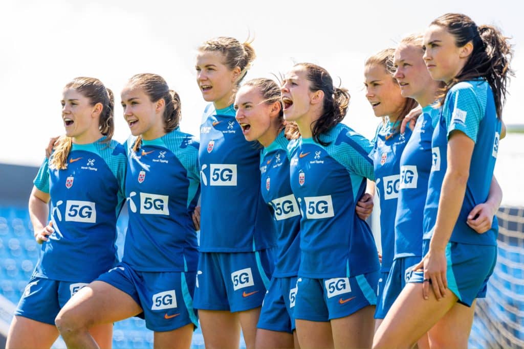 Seleção norueguesa de futebol feminino, durante uma sessão de treinamento.