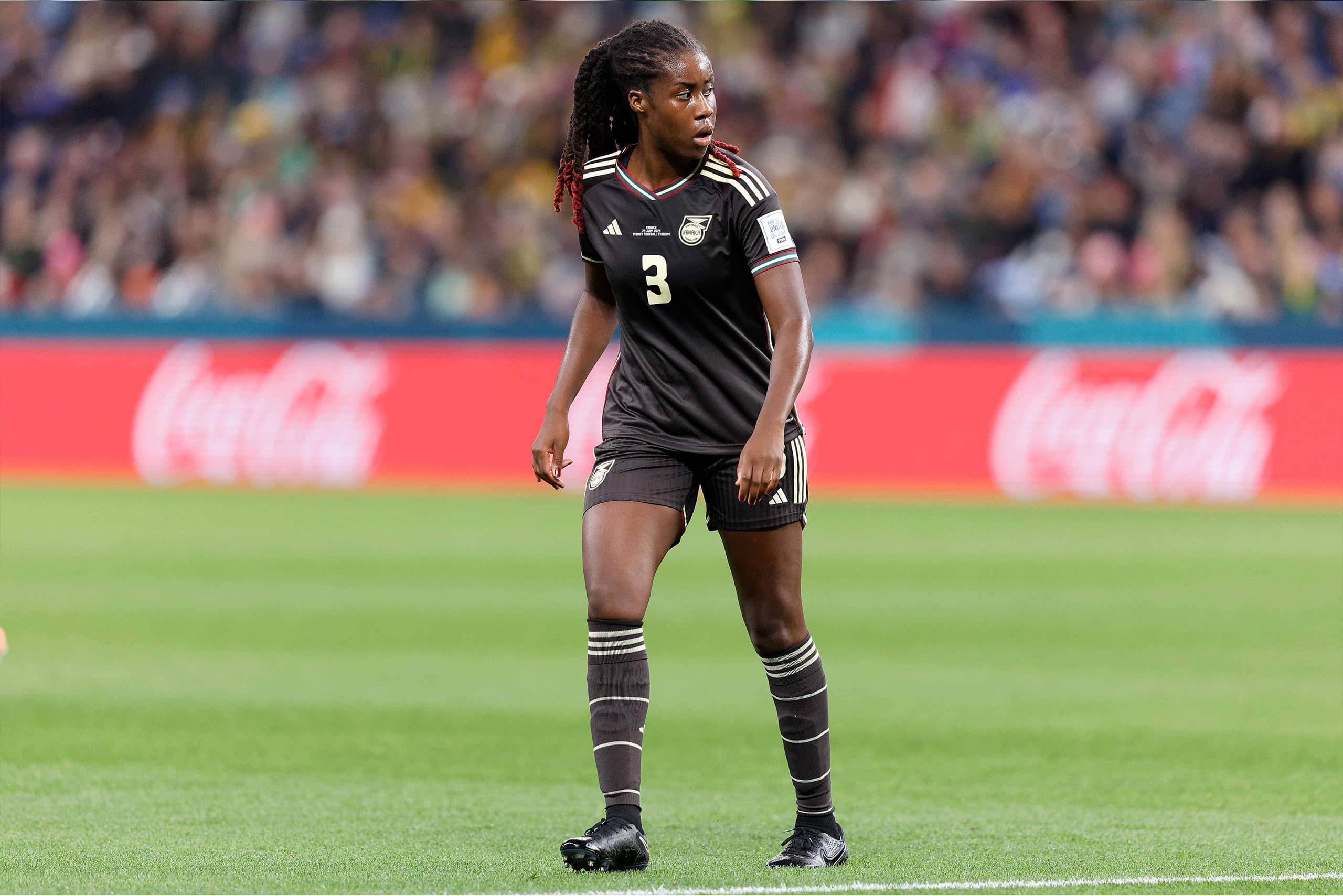 Vyan Sampson da Jamaica observa durante a Copa do Mundo Feminina da FIFA 2023 entre França e Jamaica no Sydney Football Stadium