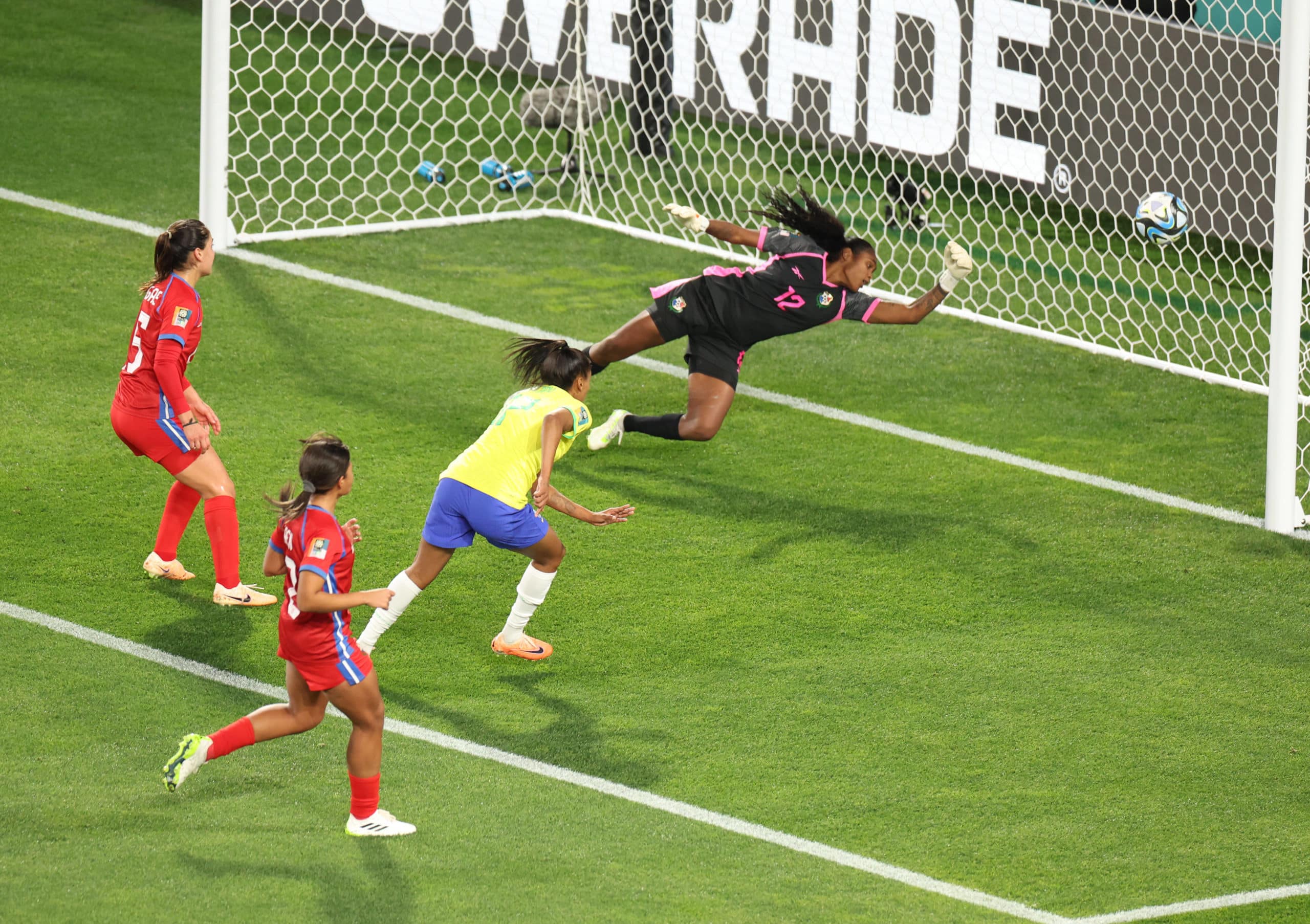 Com hat-trick de Ary Borges, Brasil vence o Panamá por 4 a 0 em estreia na  Copa