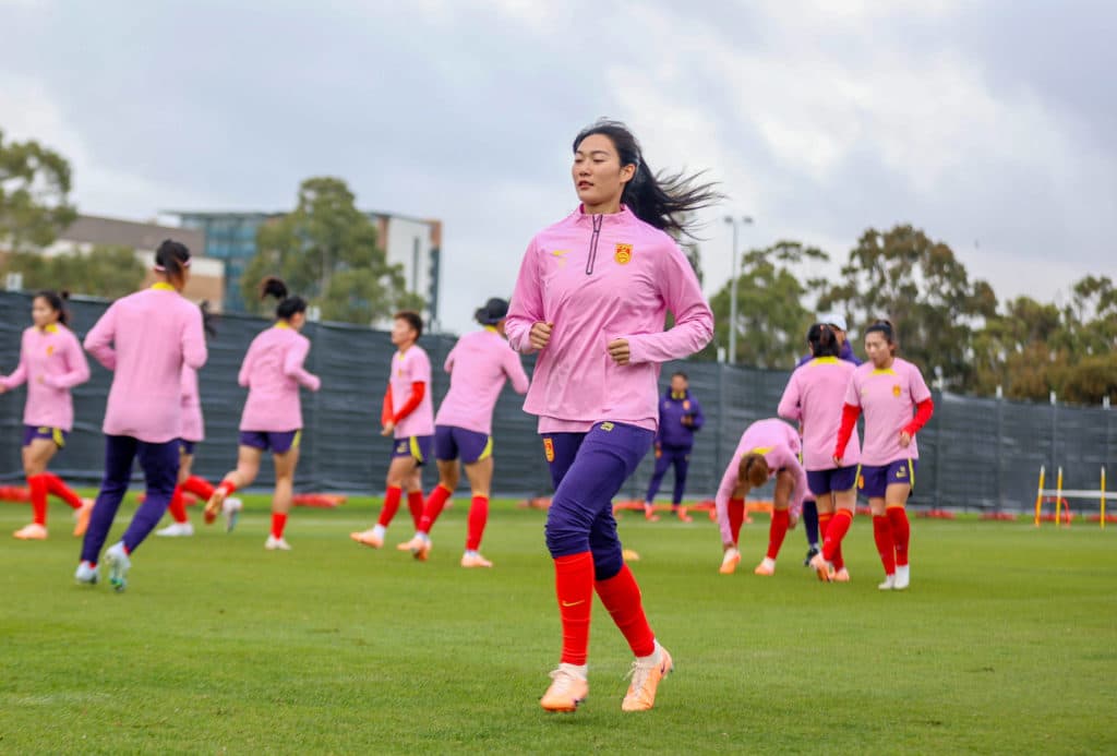 Yang Lina (front) of China participates in a training session in Adelaide, the capital city of South Australia, Australia,