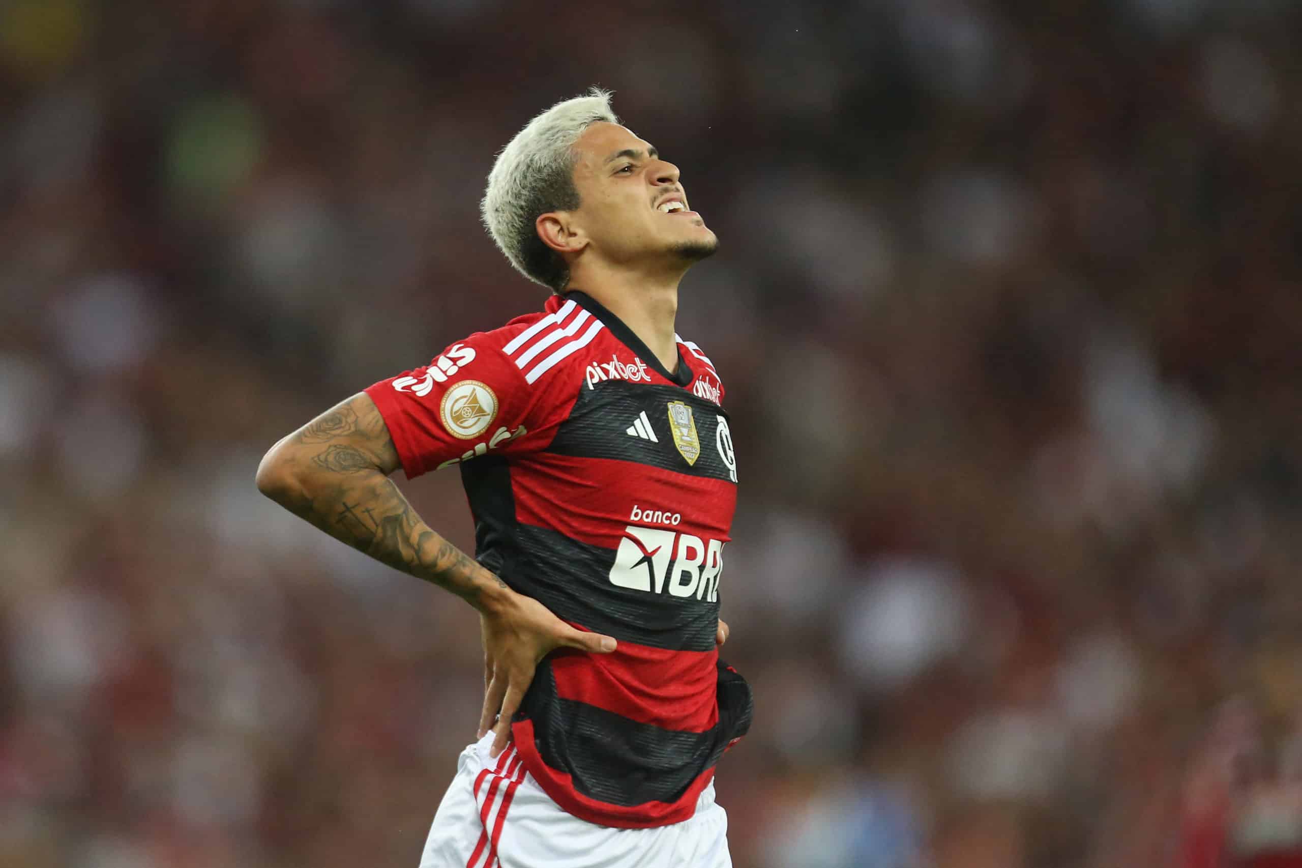 Pedro foi multado, mas fica no Flamengo