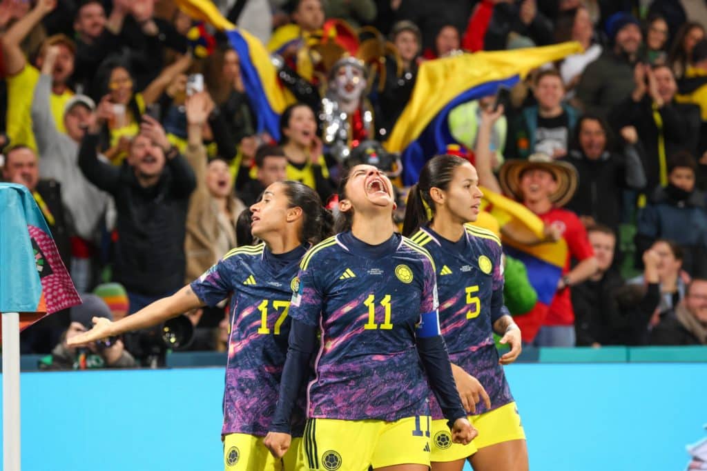Usme, da Colômbia, comemora após marcar um gol durante a Copa do Mundo Feminina da FIFA.