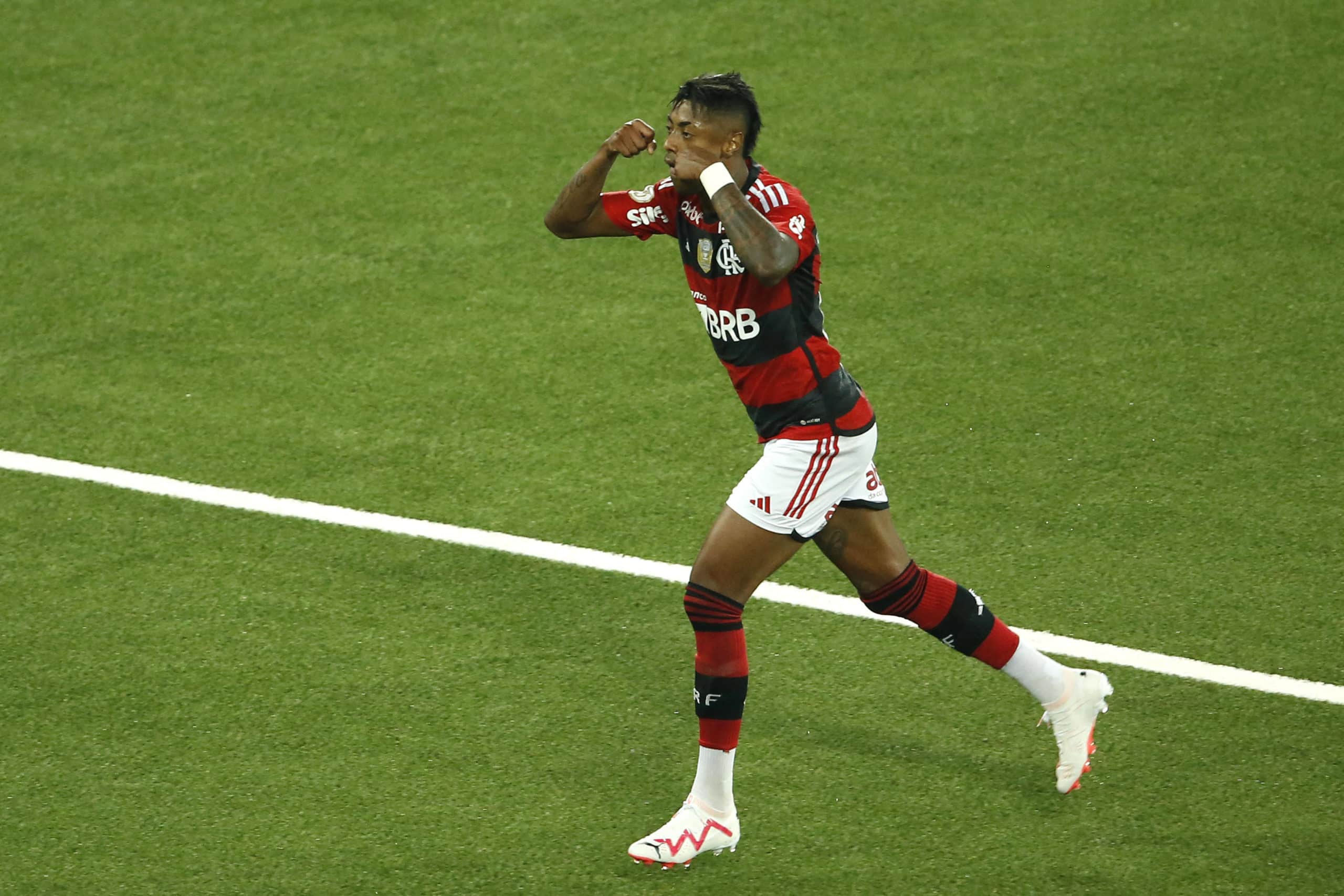 Bruno Henrique comemora provocando o Botafogo