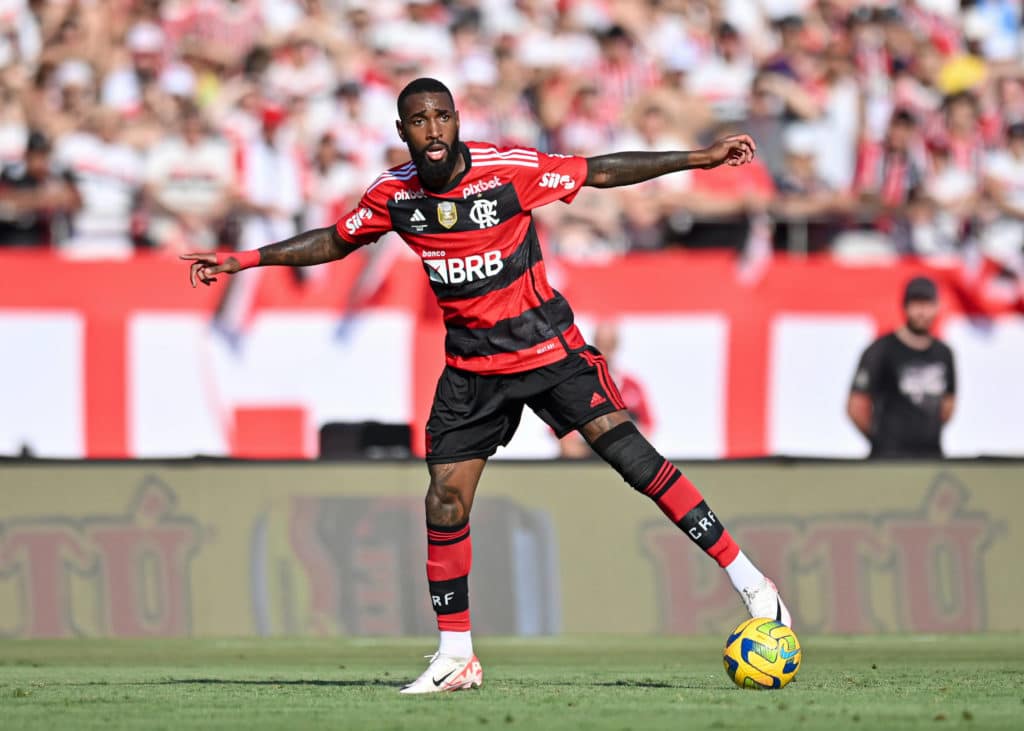 Gerson em ação pelo Flamengo contra o São Paulo